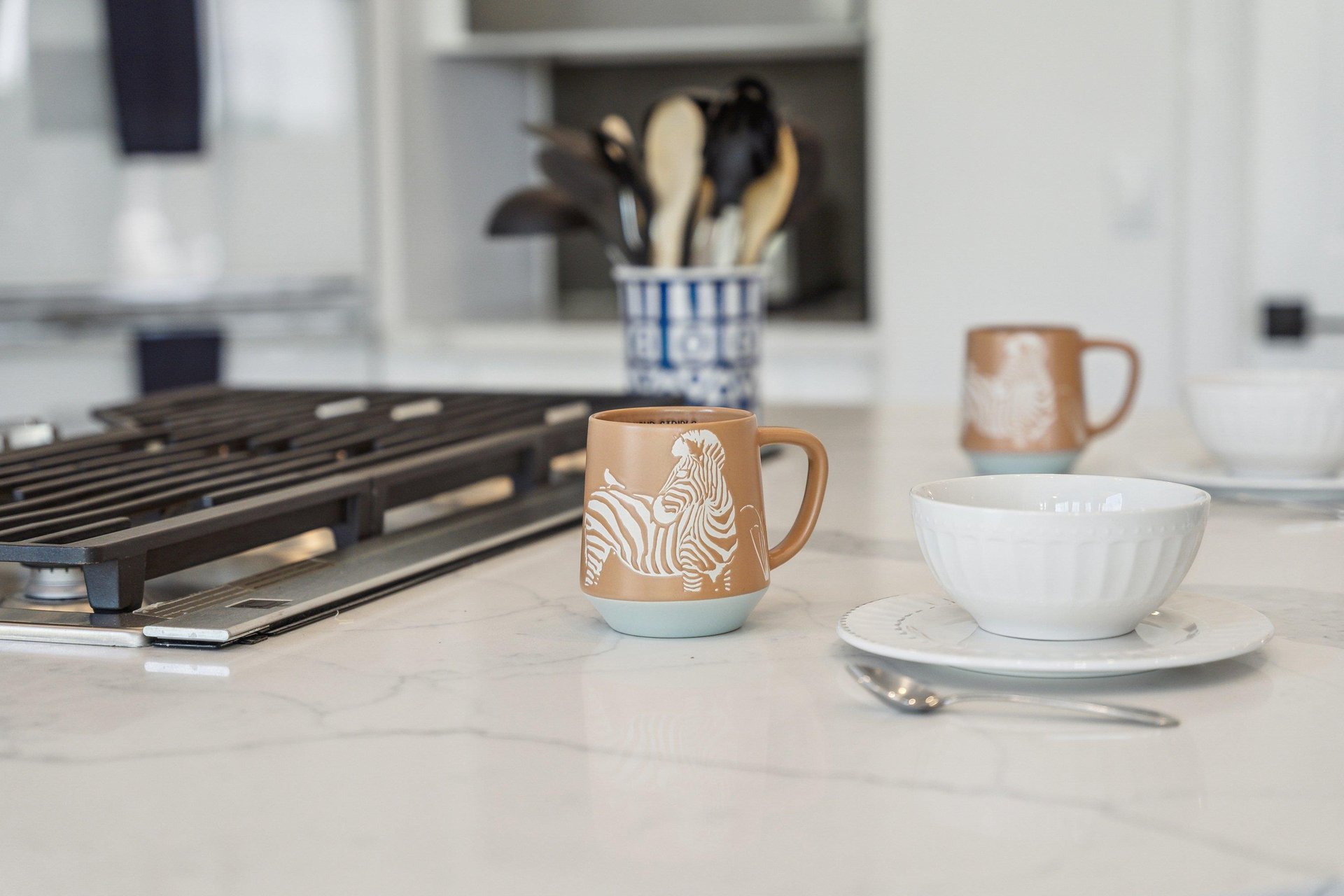 Breakfast bar for 2. Sit and enjoy the view of someone else cooking for you.