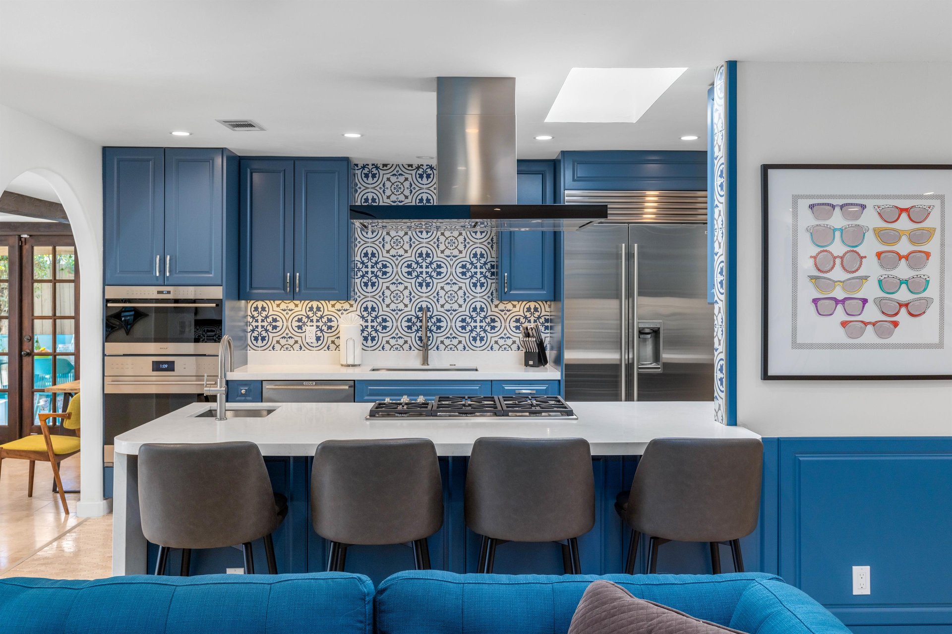 Island with breakfast bar for four