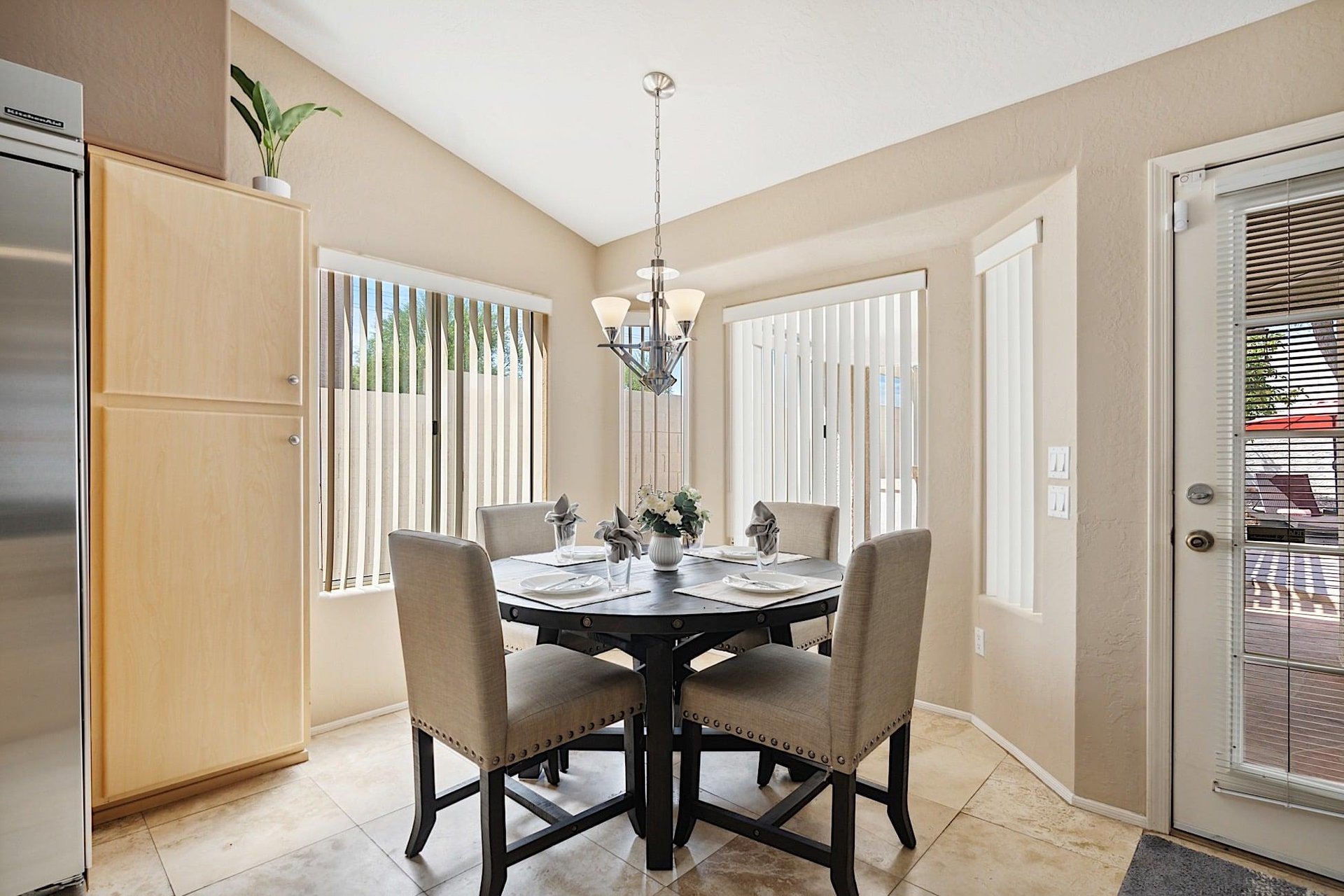 Dining table seats 4 people