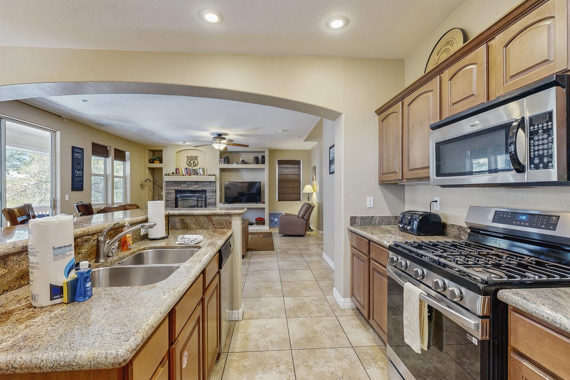 566712