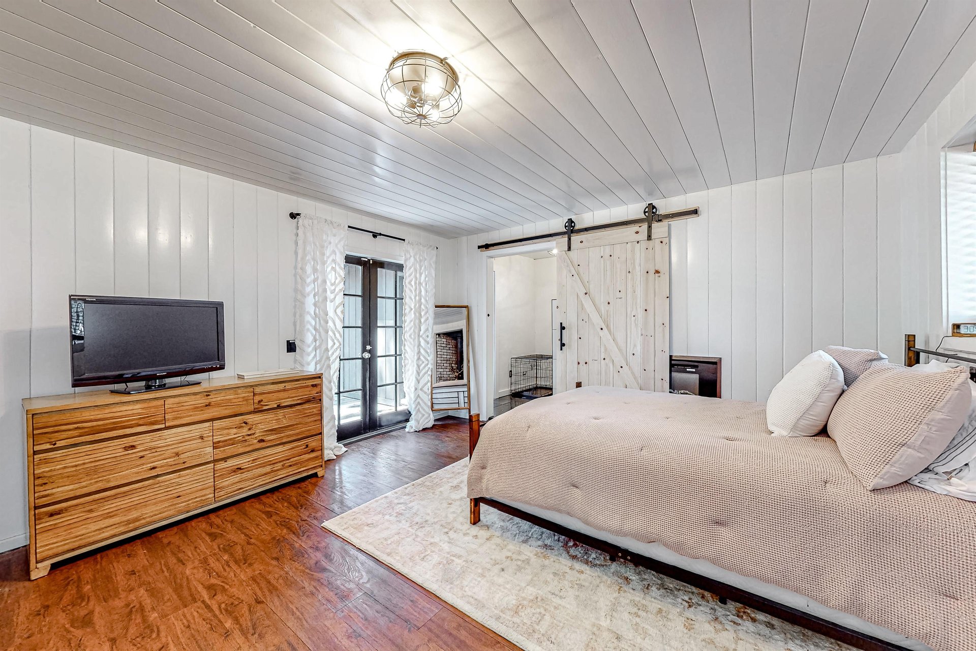 568451