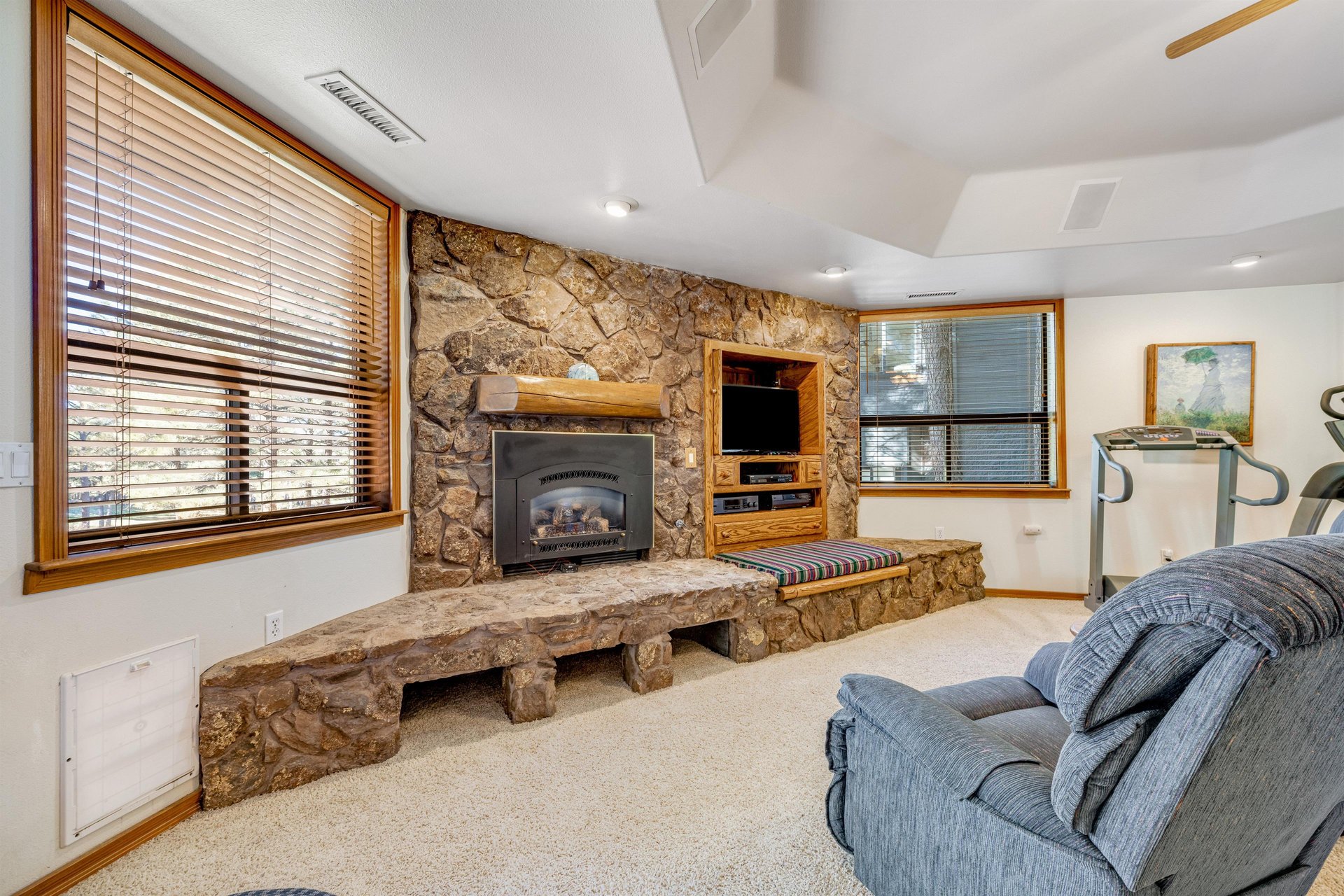 569082