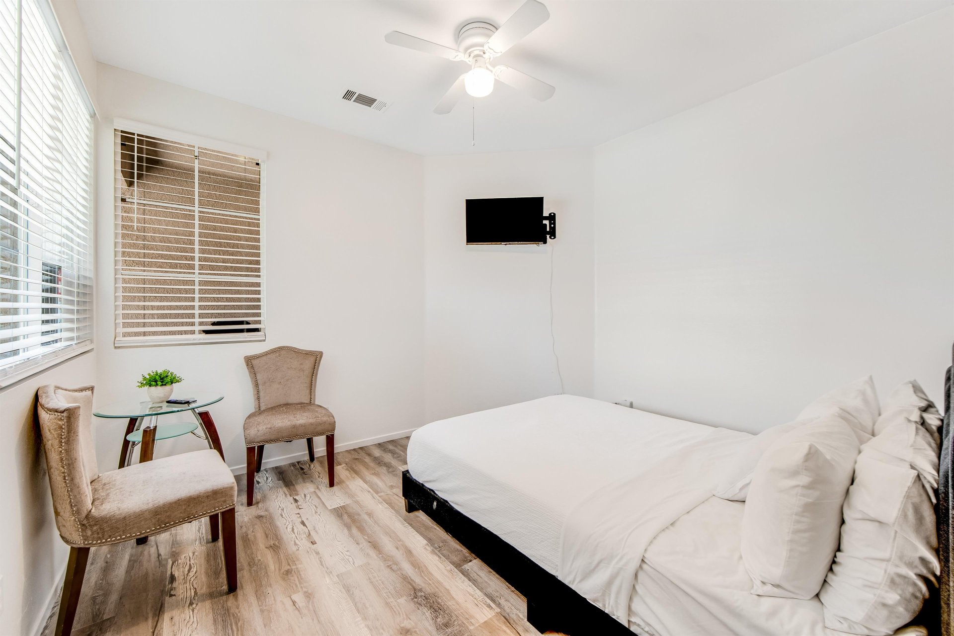 571168