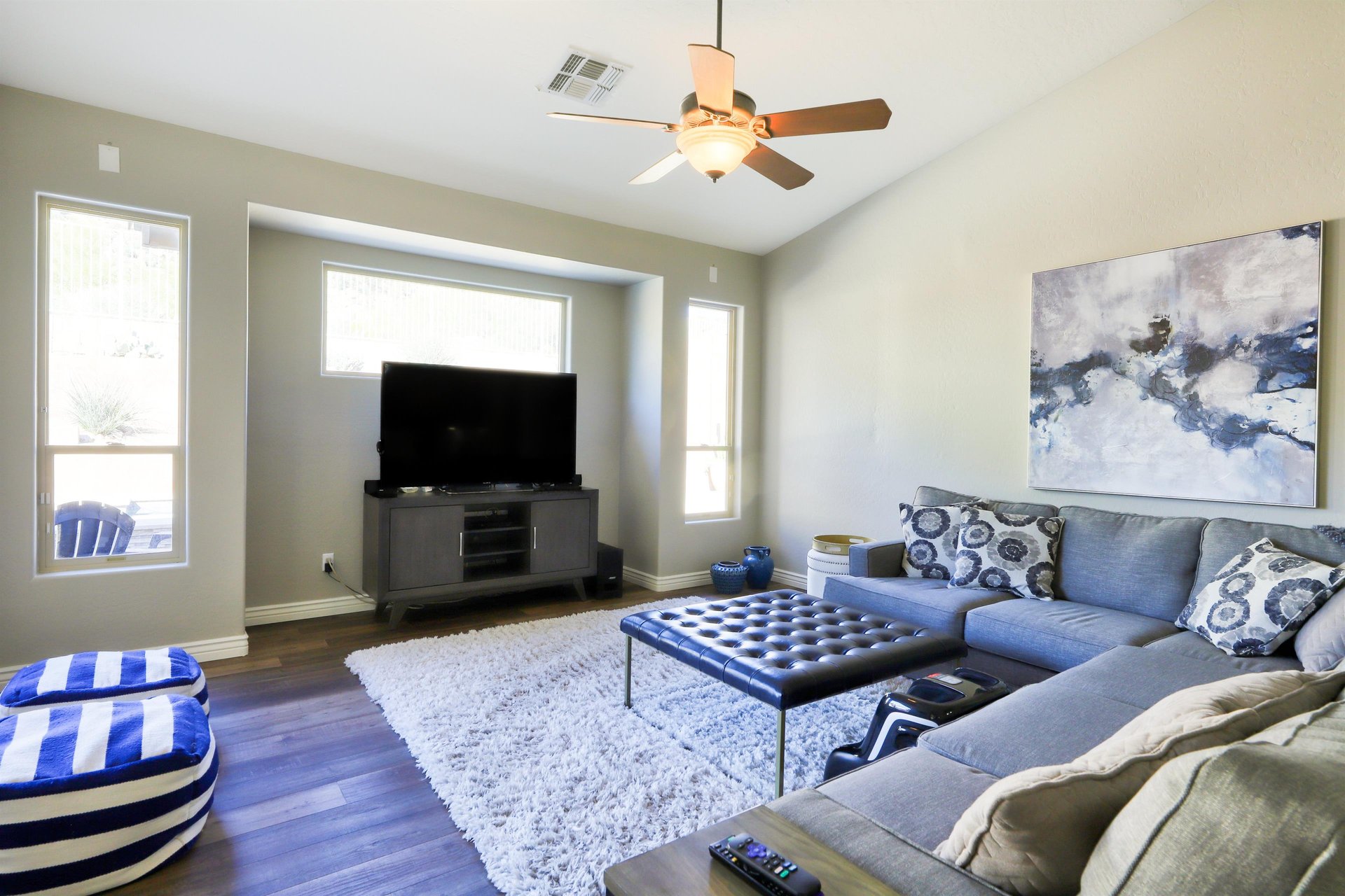 573698