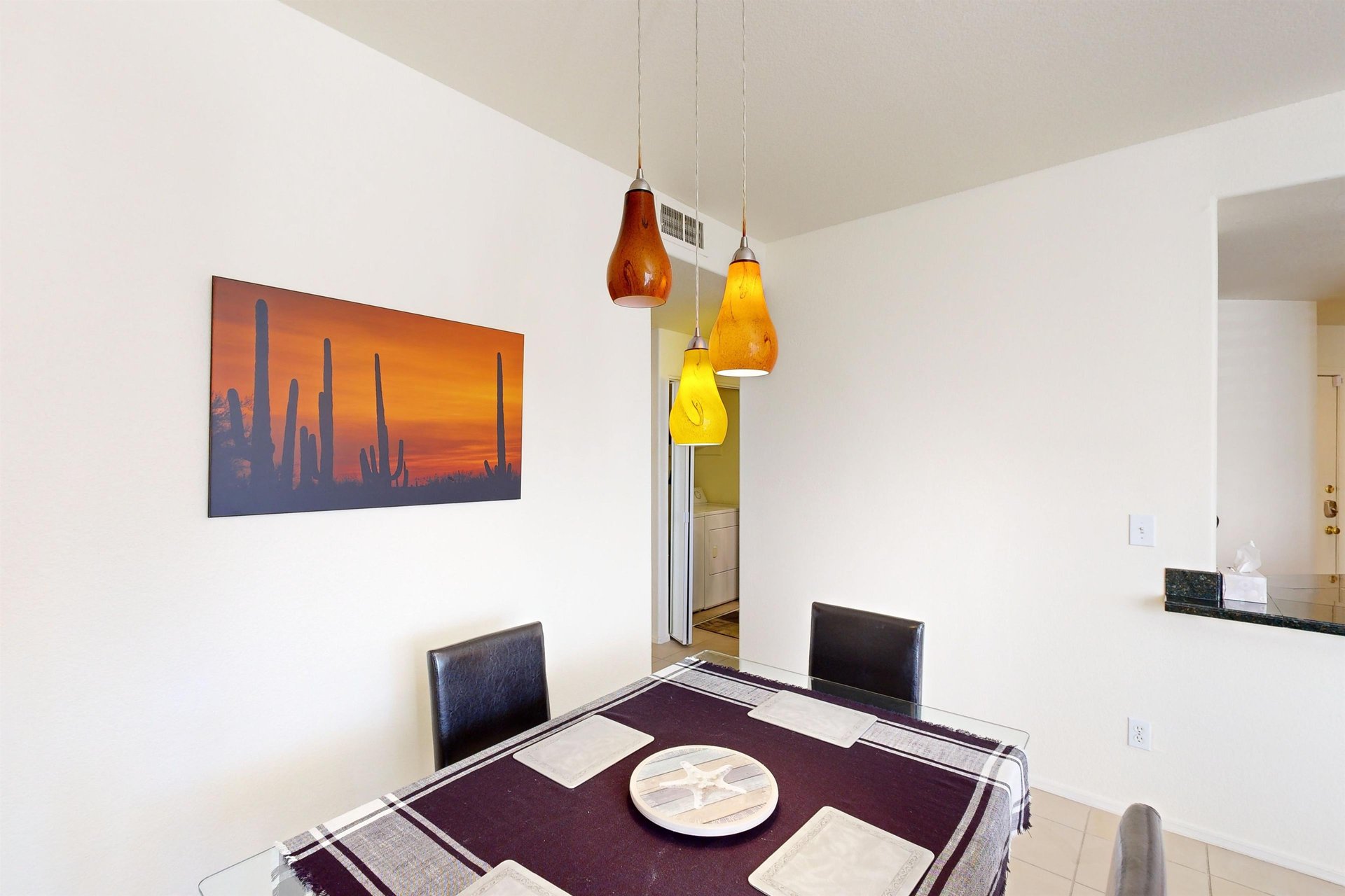 573731