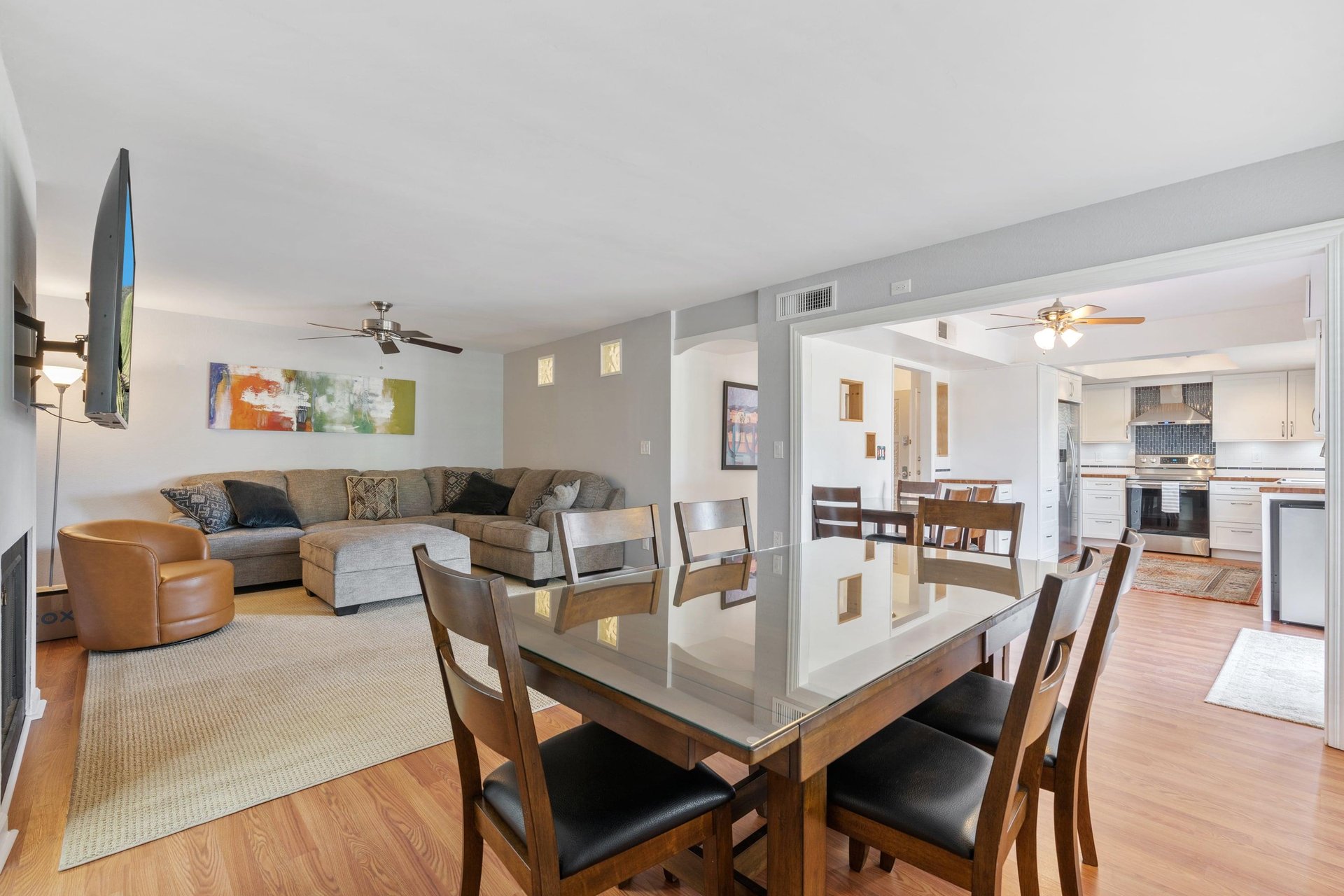 Relax in this open floorpan living space, with two indoor dining areas, and another one outdoors so you have options
