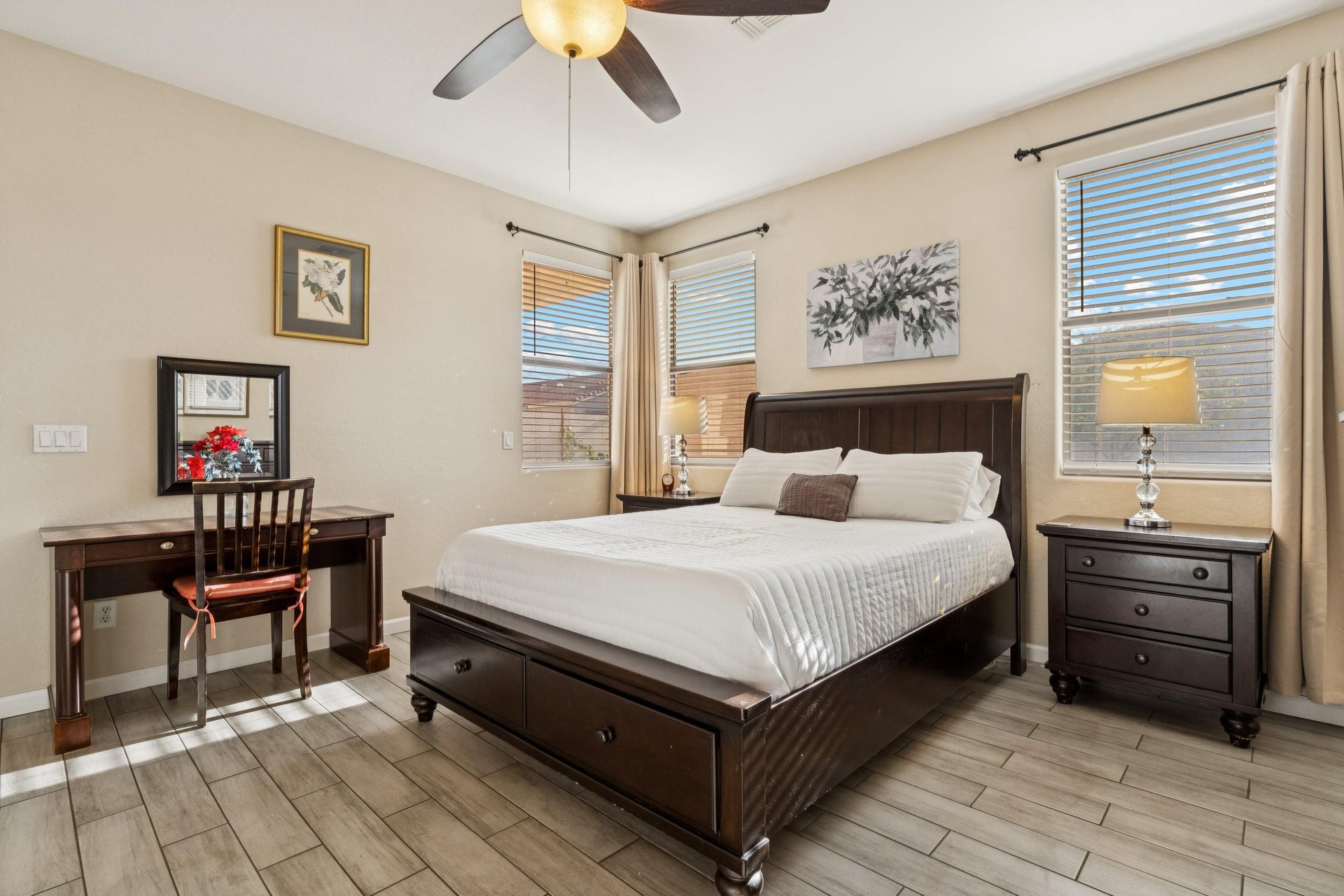 Master Bedroom with Queen Bed