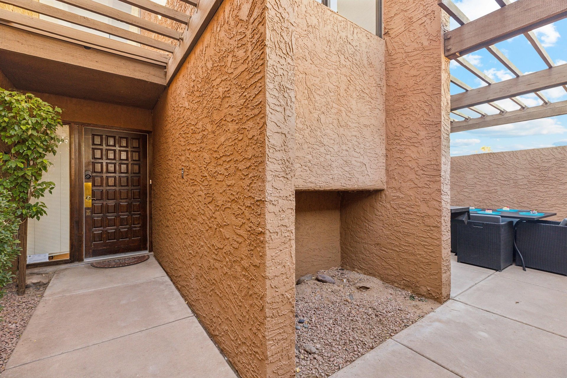 Entryway to Maravilloso and your first glimpse of the patio