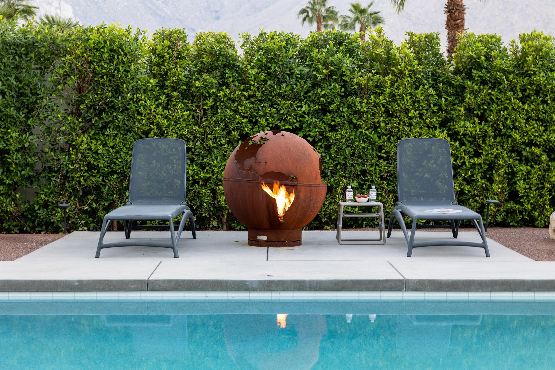 Artistic firepit