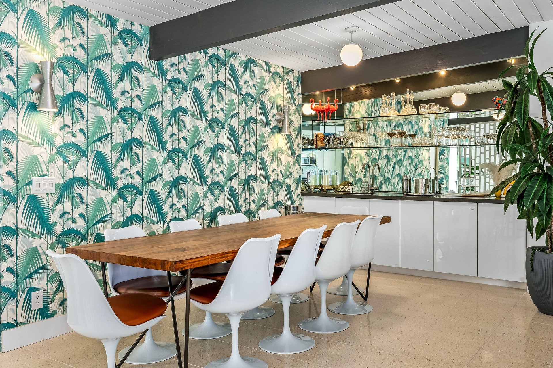 Indoor dining for ten