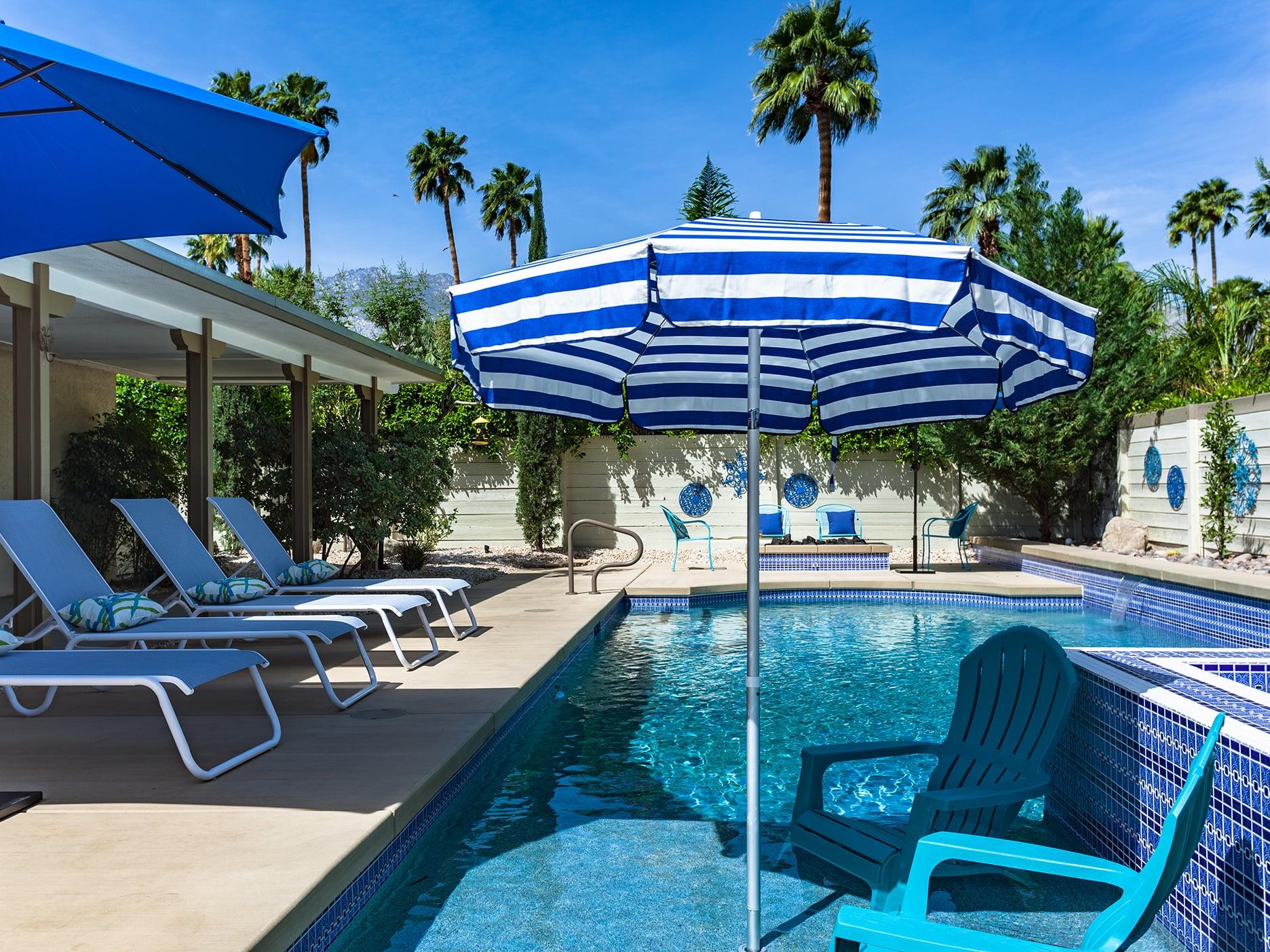 Plenty of poolside amenities