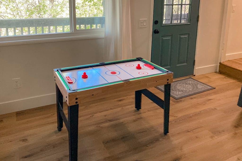 584705
