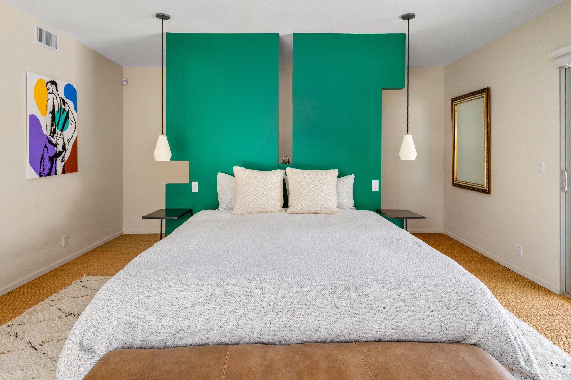 Queen size bed.
