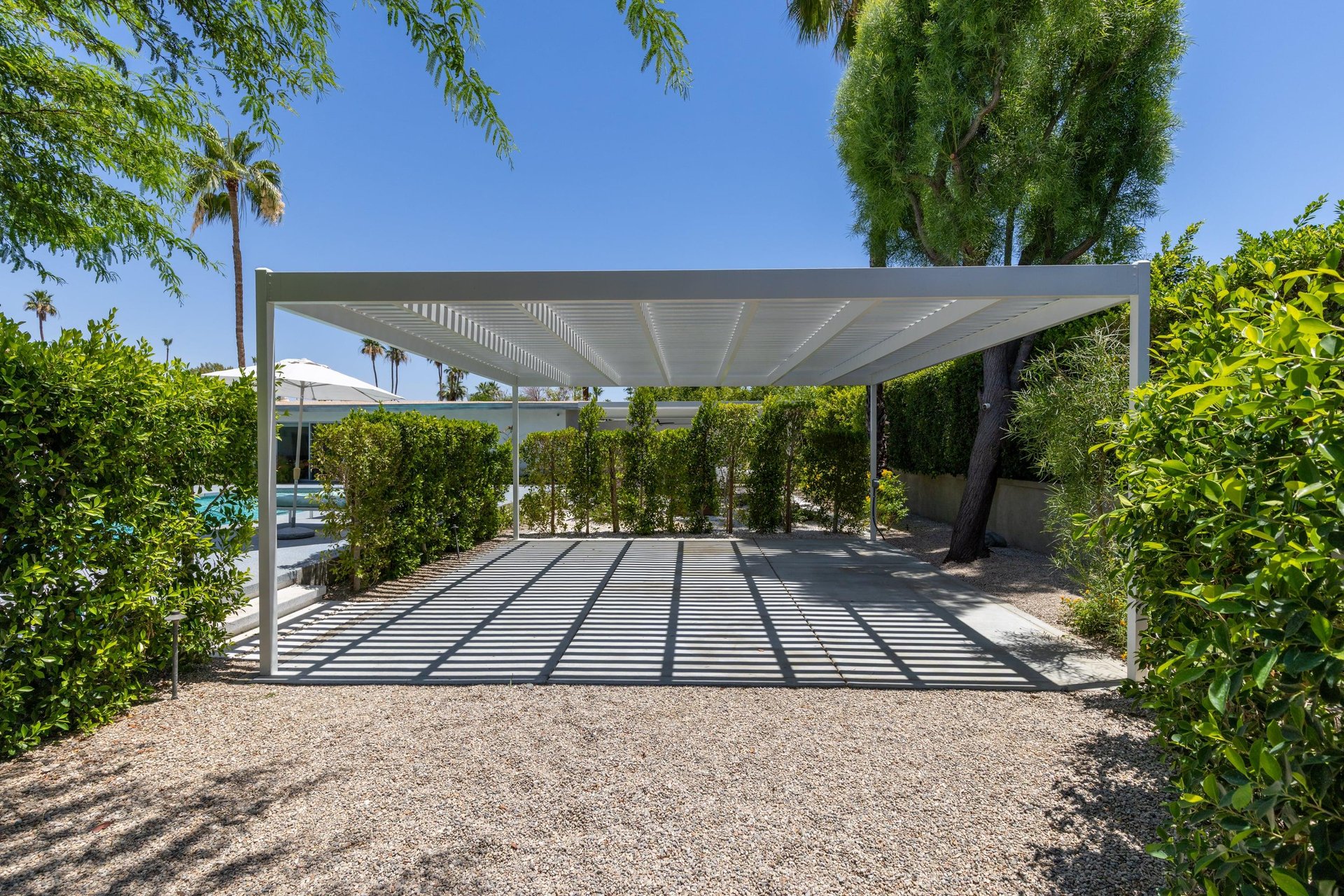 Additional space under the 2nd pergola.