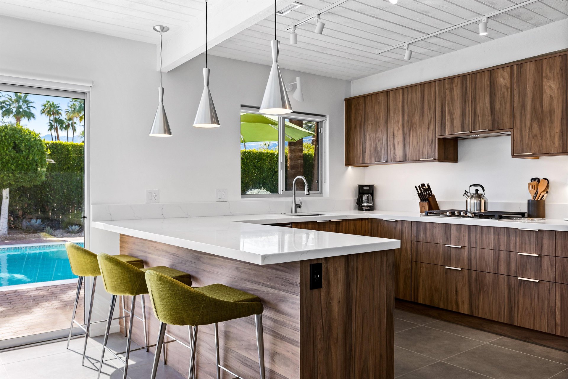 Gorgeous kitchen and breakfast bar