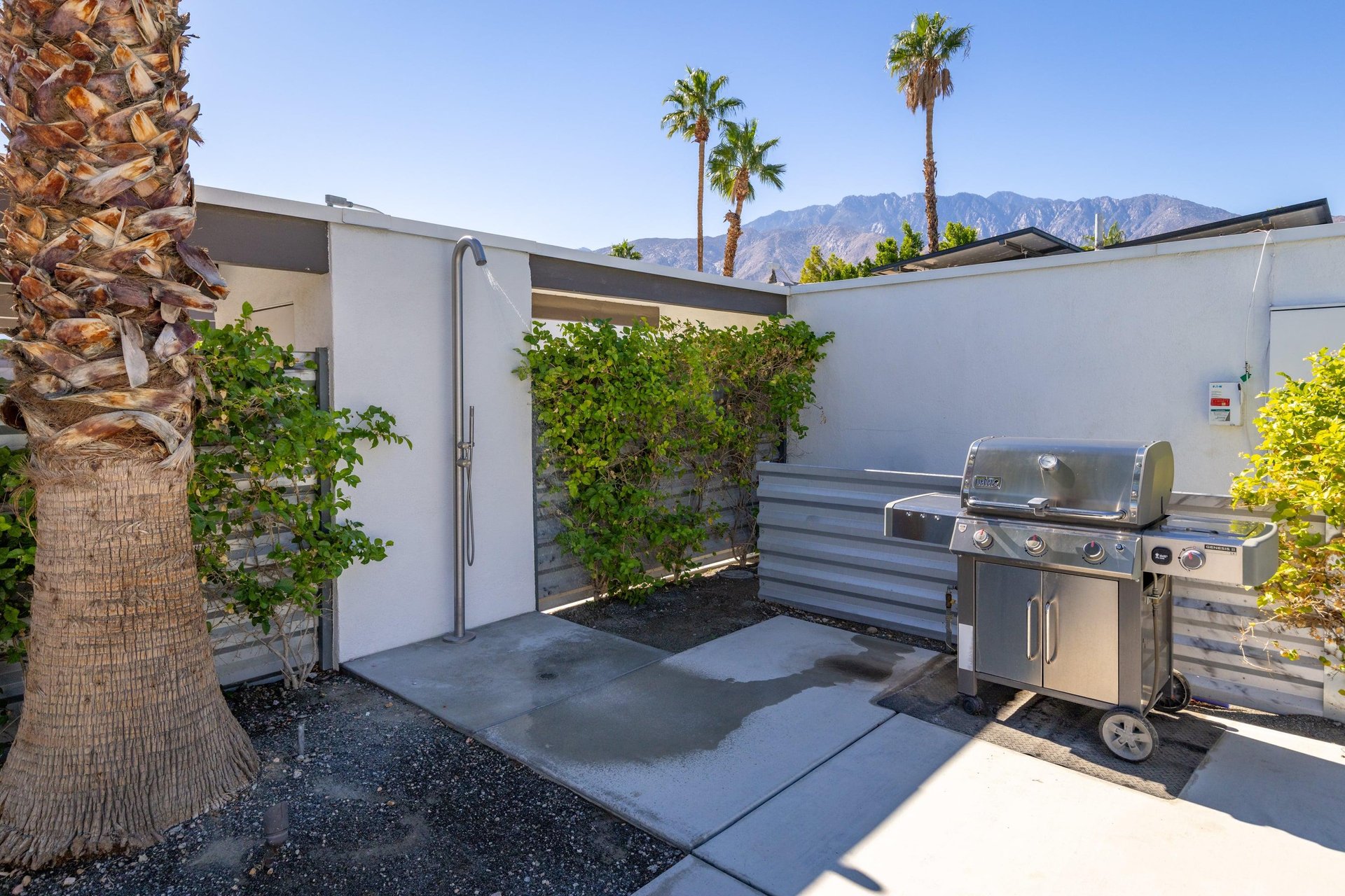 Gorgeous BBQ with Outdoor Shower