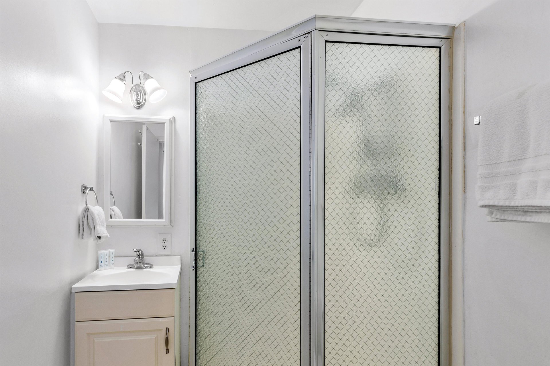 Guest shower