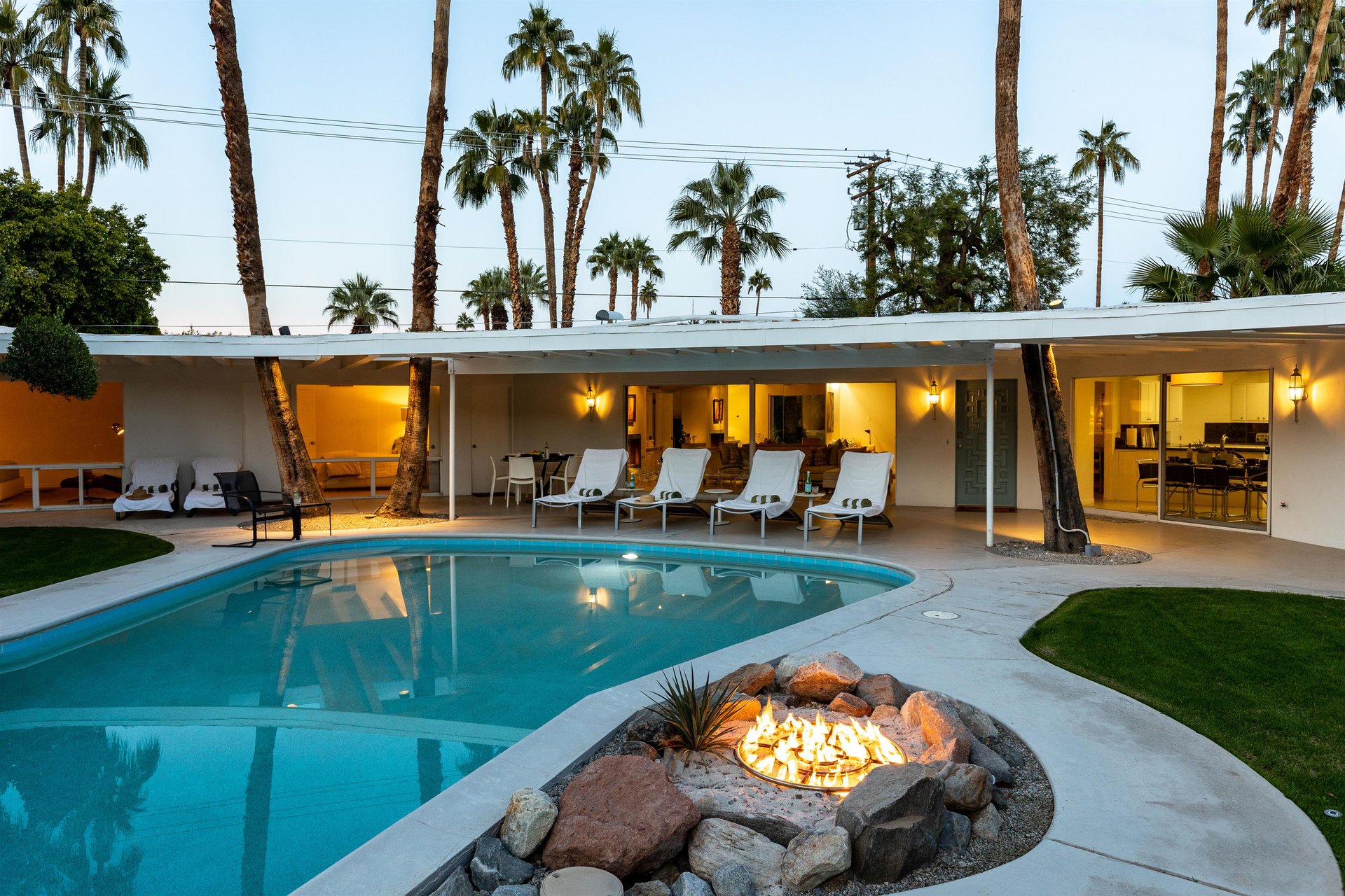 Cheerful firepit