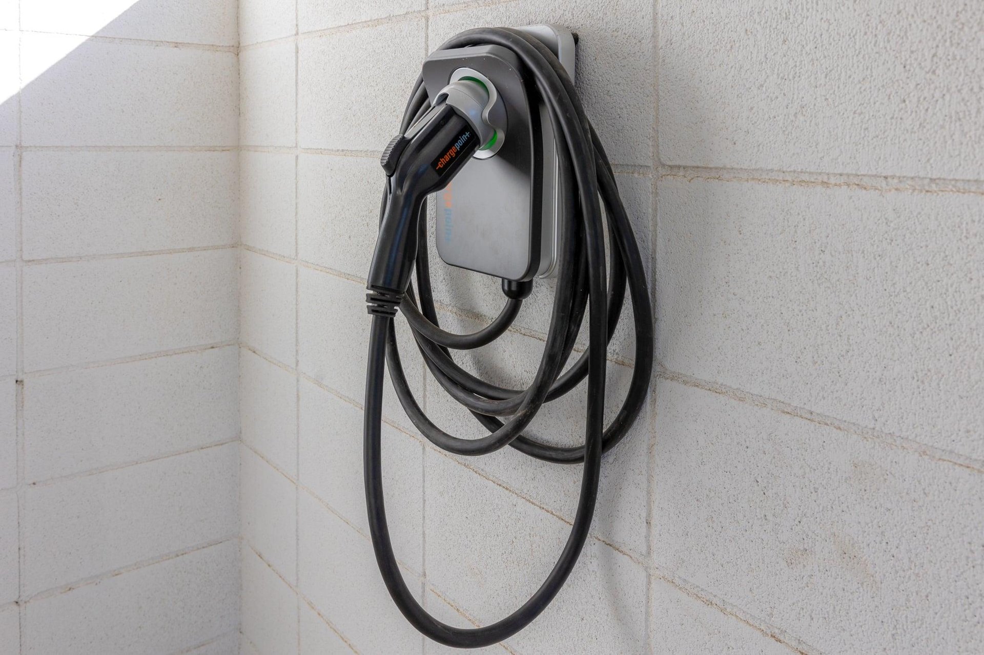 Universal electric charginig station