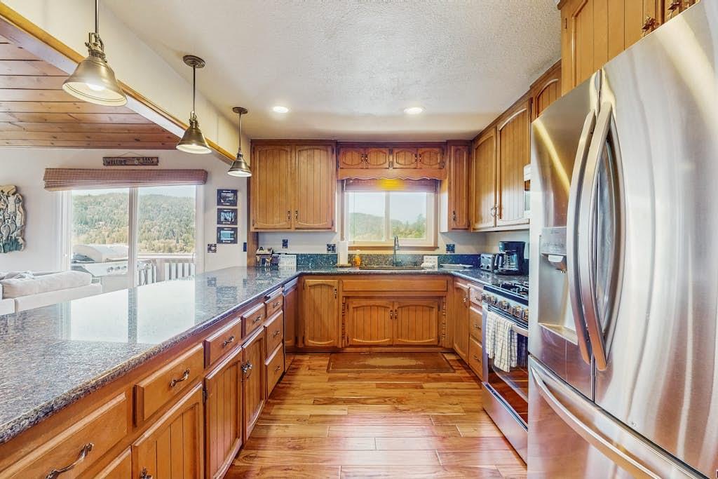 590878