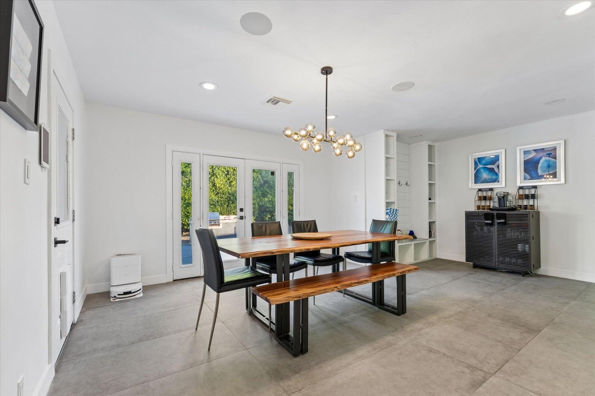 Dining area with table, bench seating, and chairs for up to 6 guests just off of the kitchen.