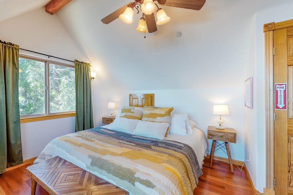Located upstairs with 1 King bed and 1 Twin bed, amazing views and a ceiling fan.