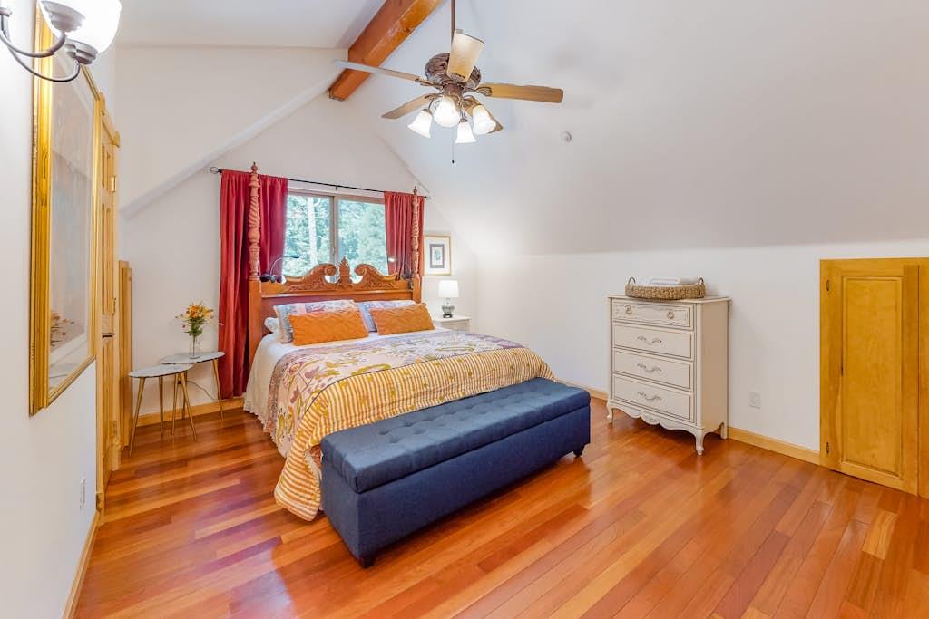 Located upstairs with 1 Queen bed.