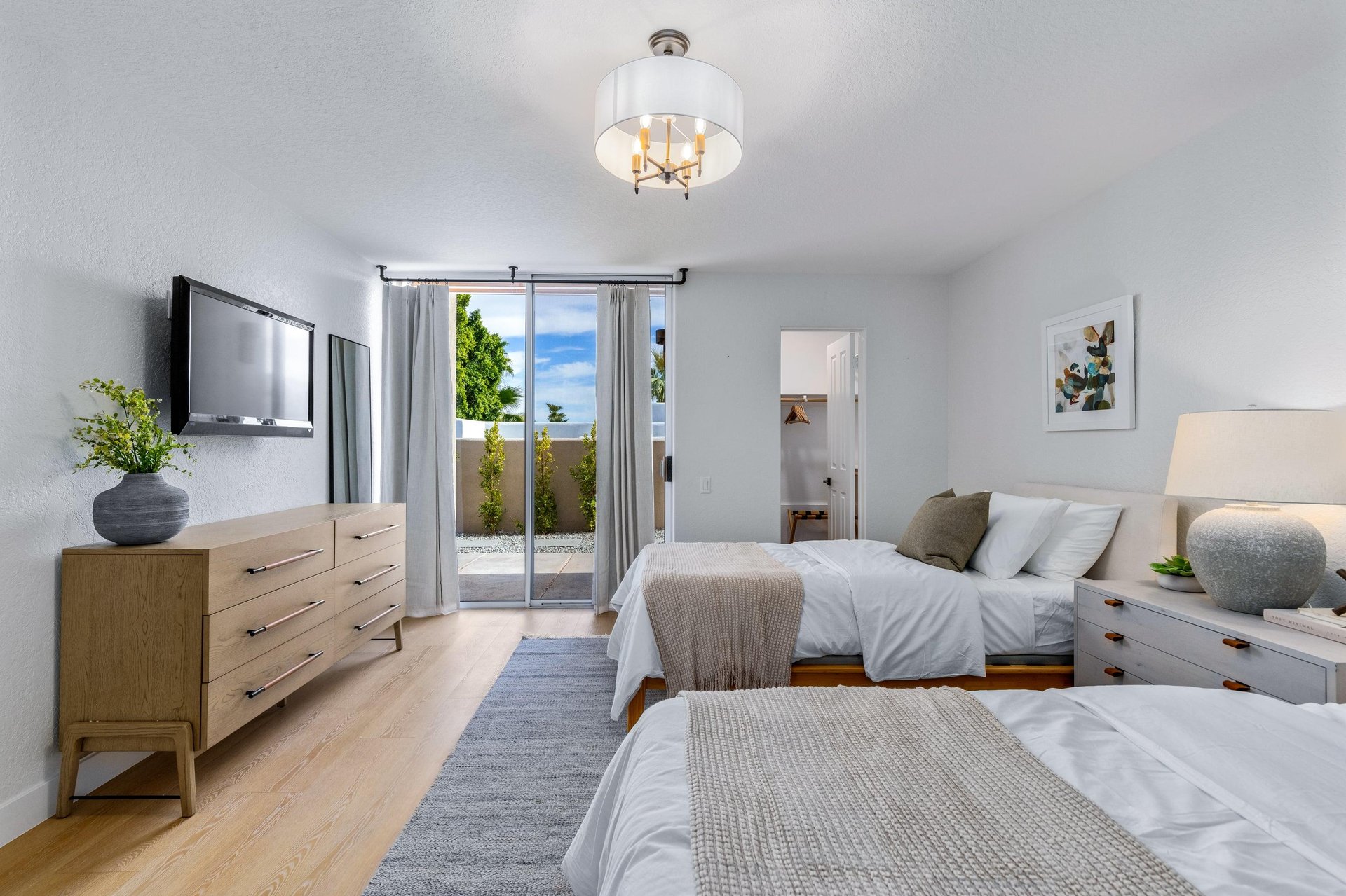 Guest bedroom