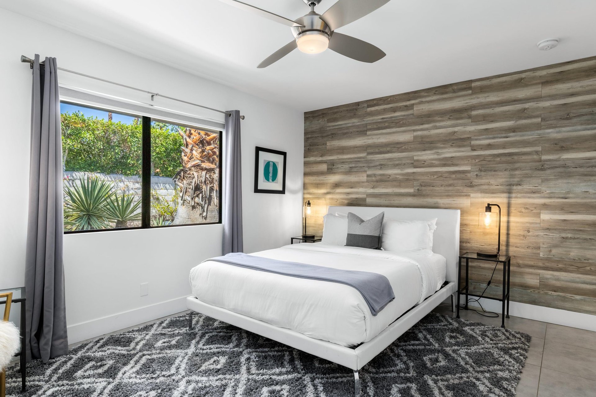 Queen size bed.