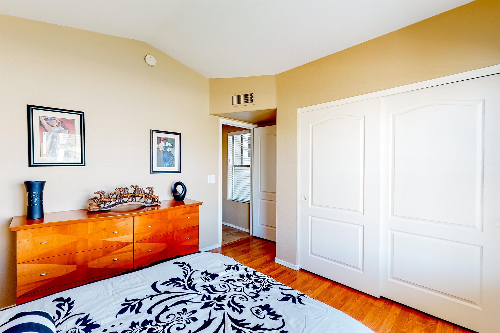 592839