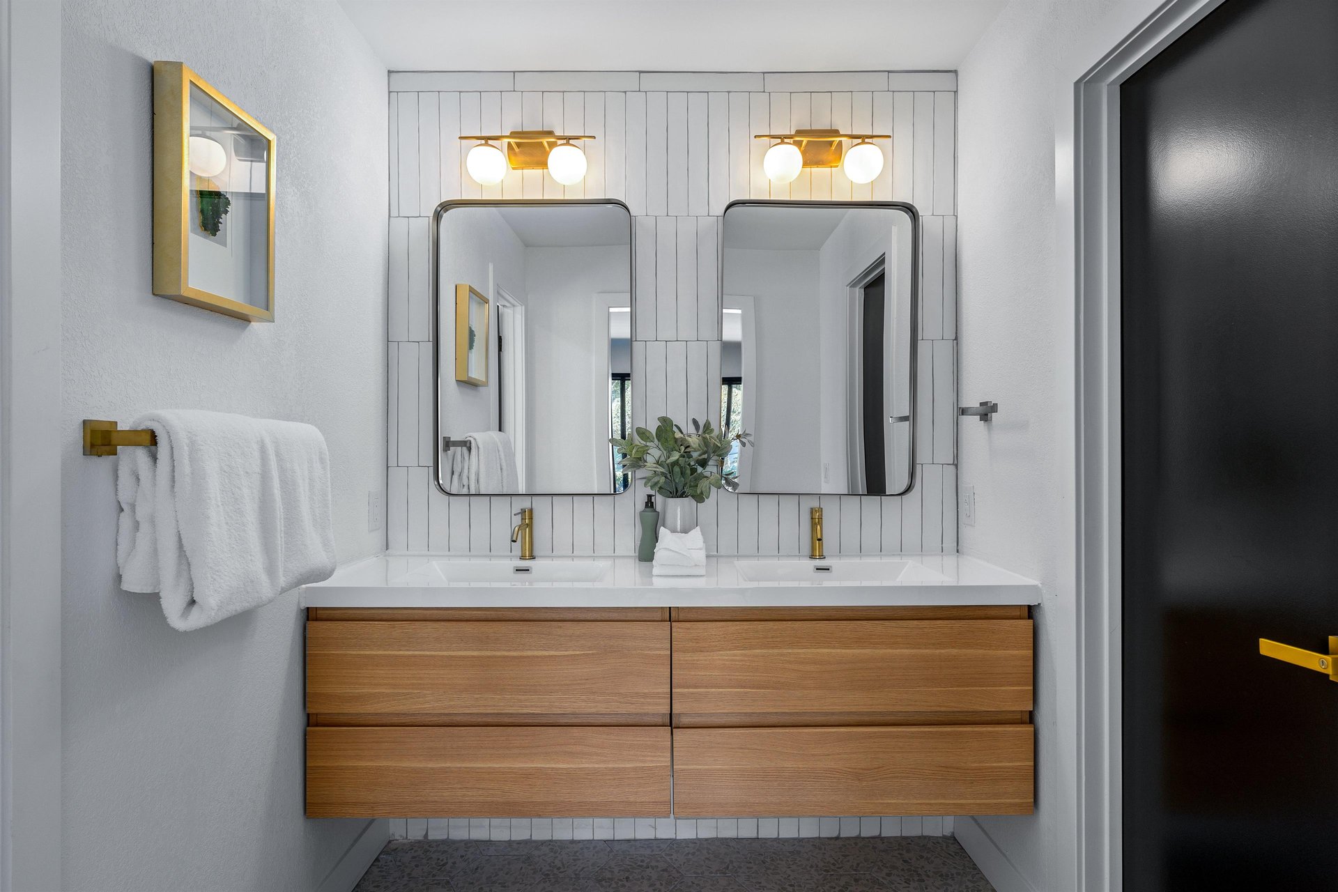 Dual vanity sinks