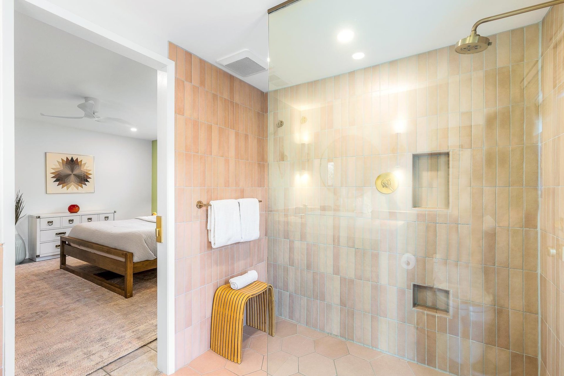 En suite bath