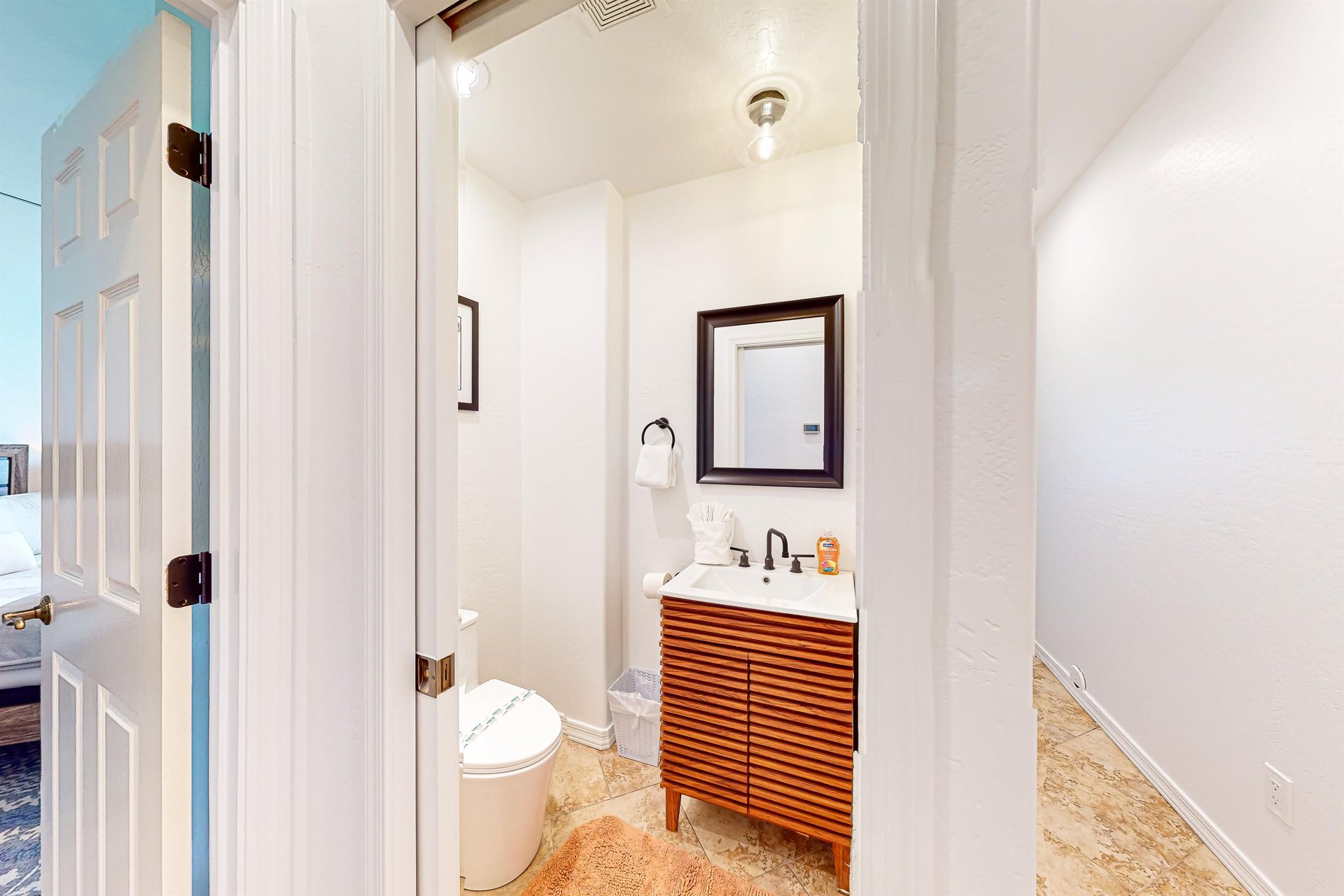 596801