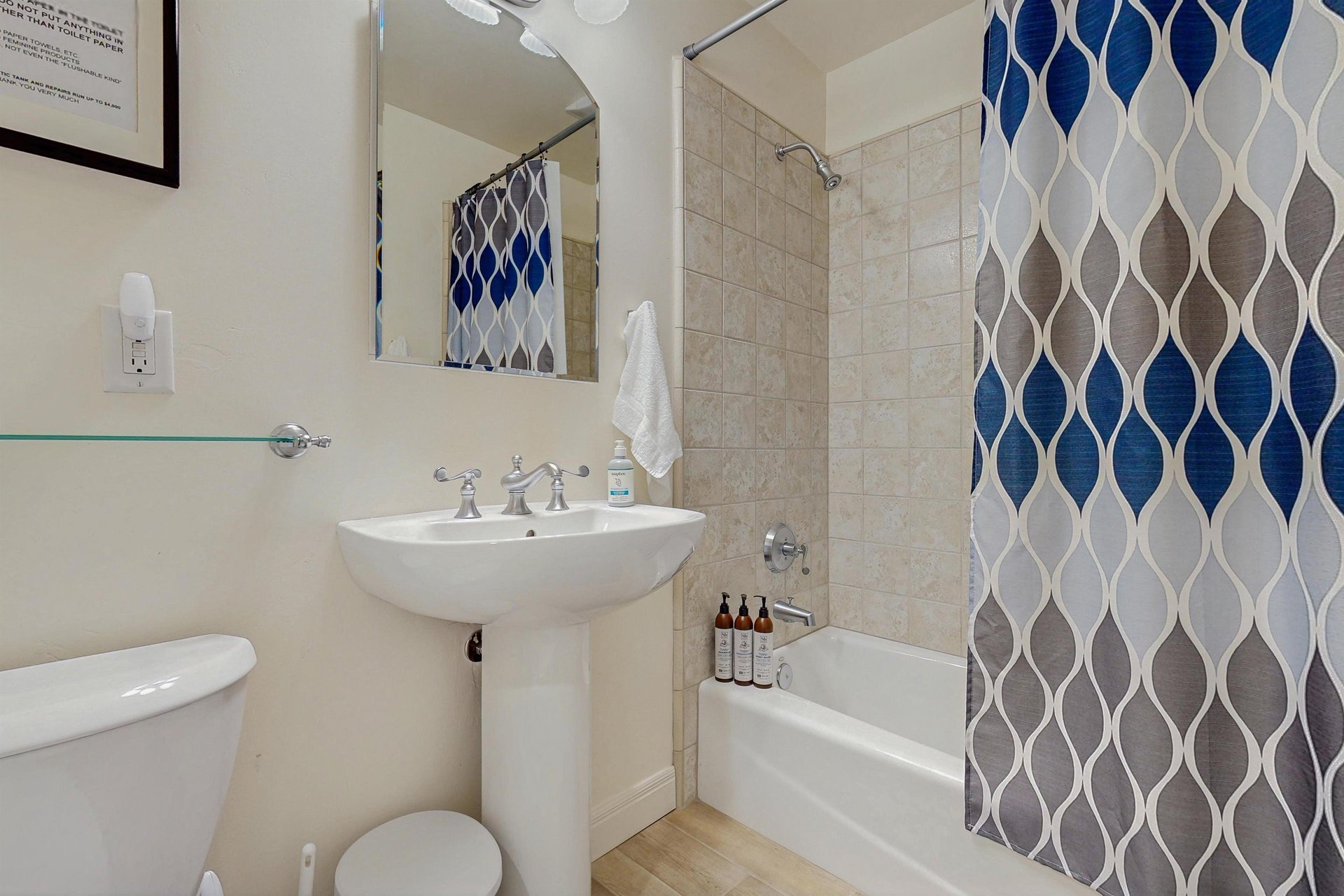 Full guest bathroom with showertub combo.