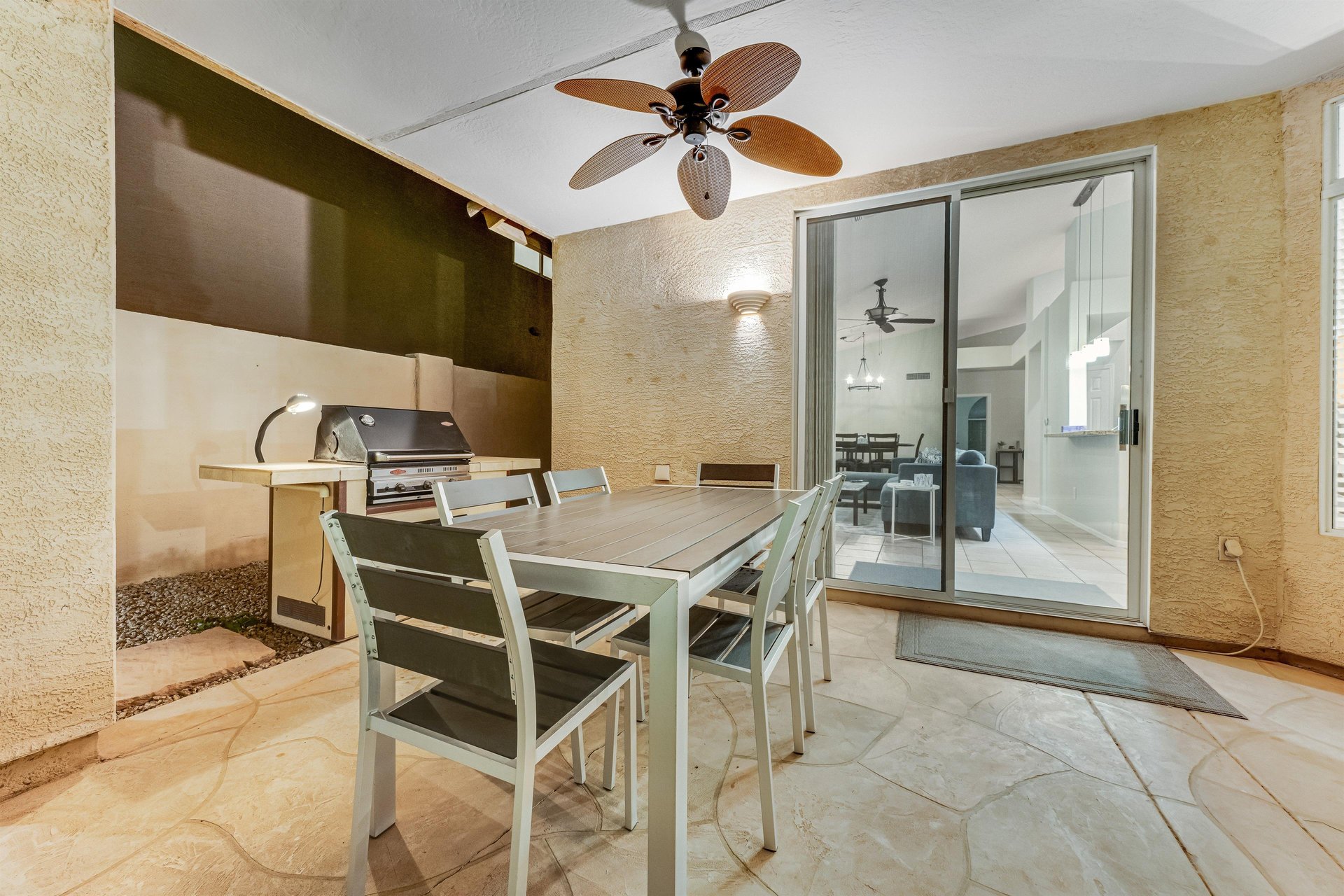 598032