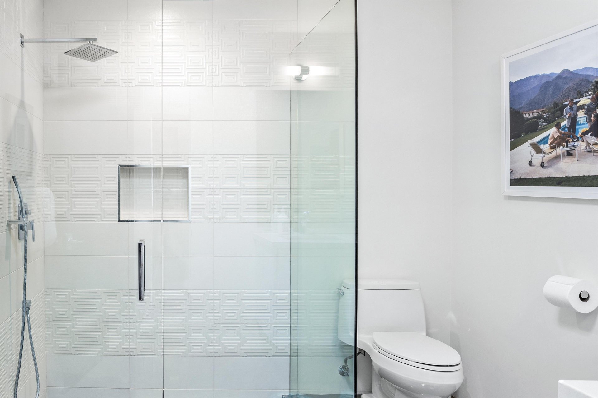 Ensuite bath with walkin shower