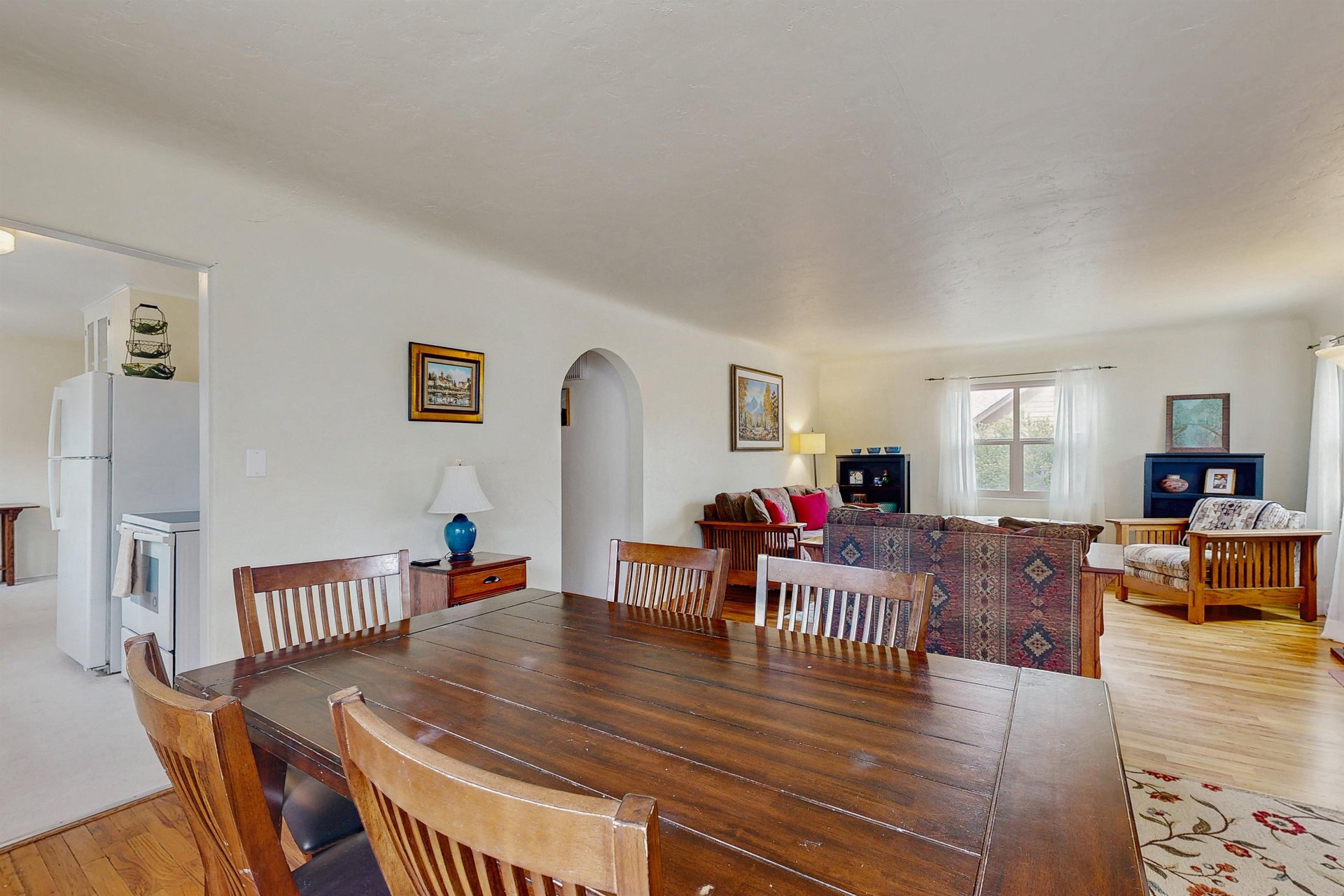 Dining table with seating for 6 guests.