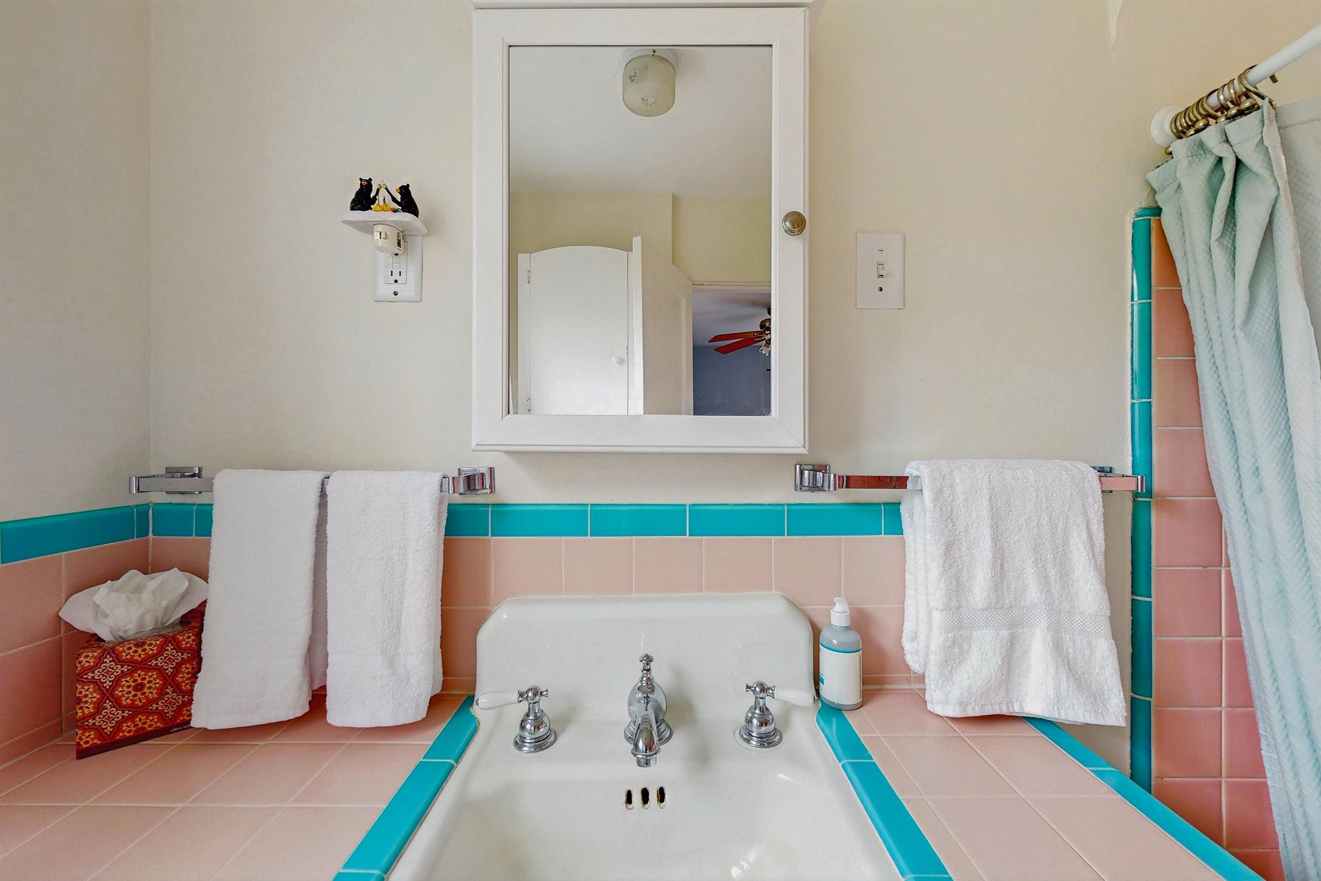 En suite bathroom located just off the primary bedroom.
