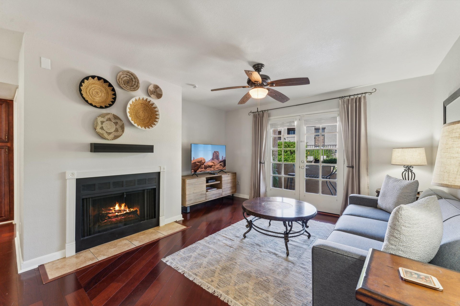 Spacious living room