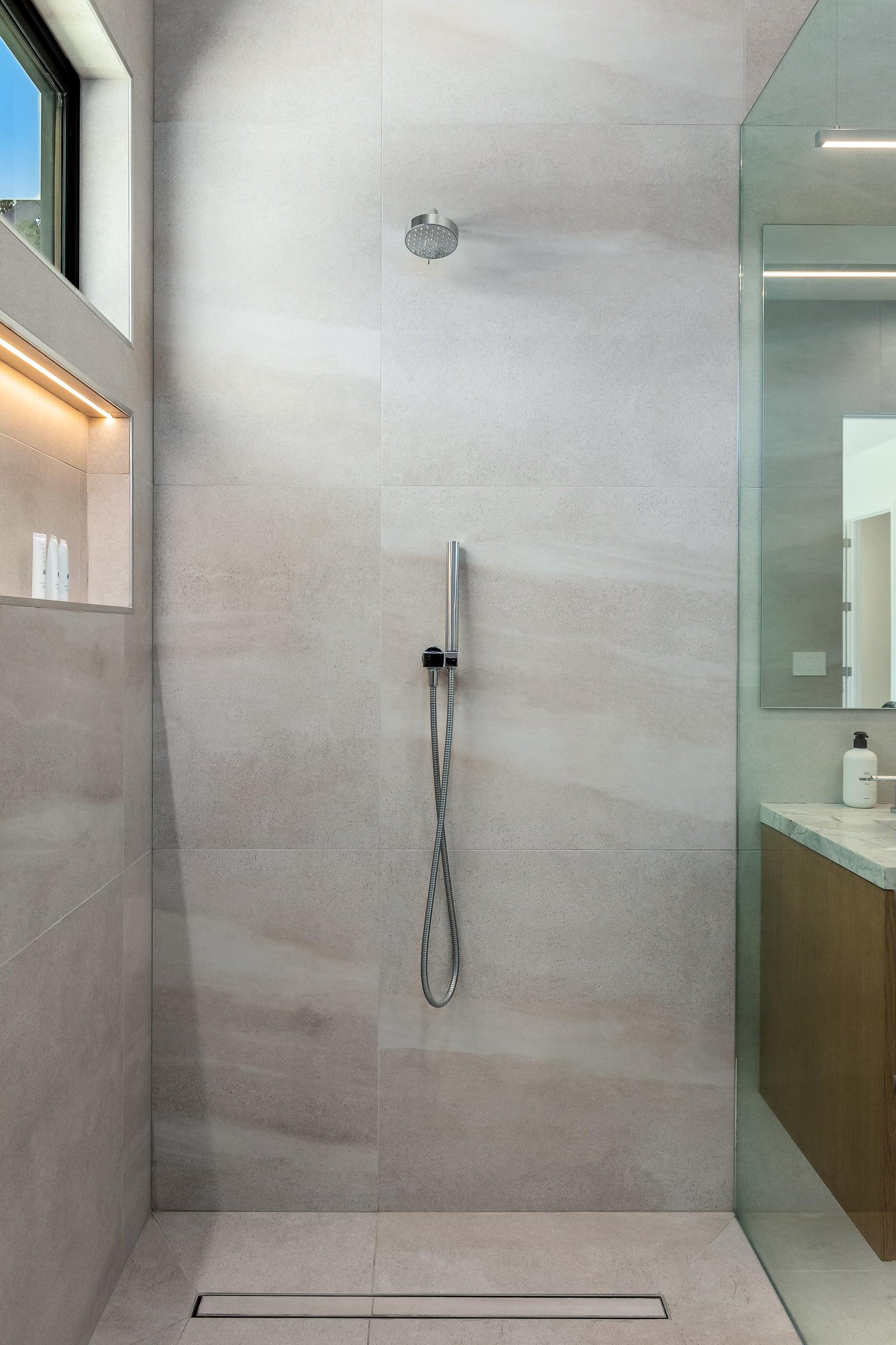 Guest shower