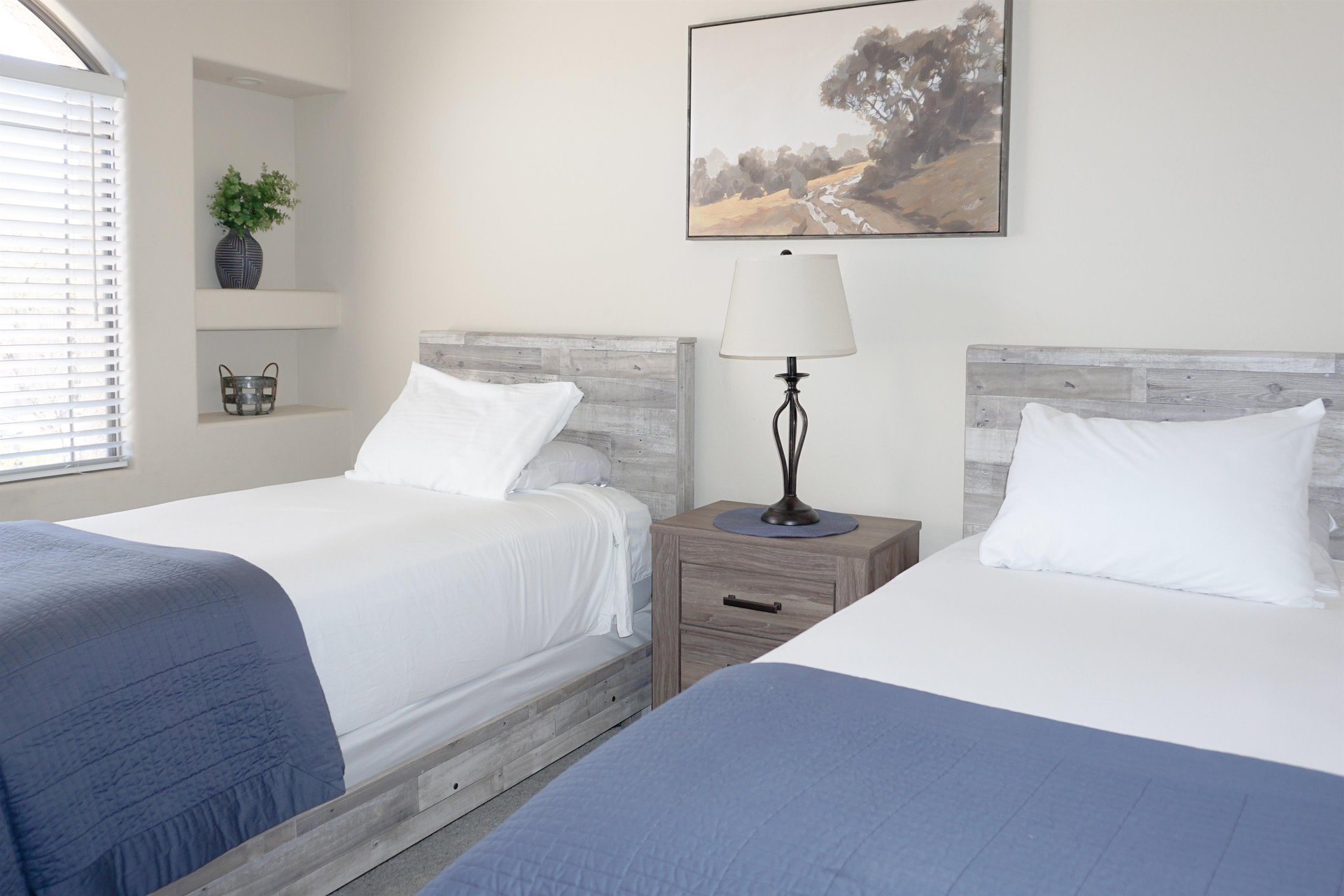 608096