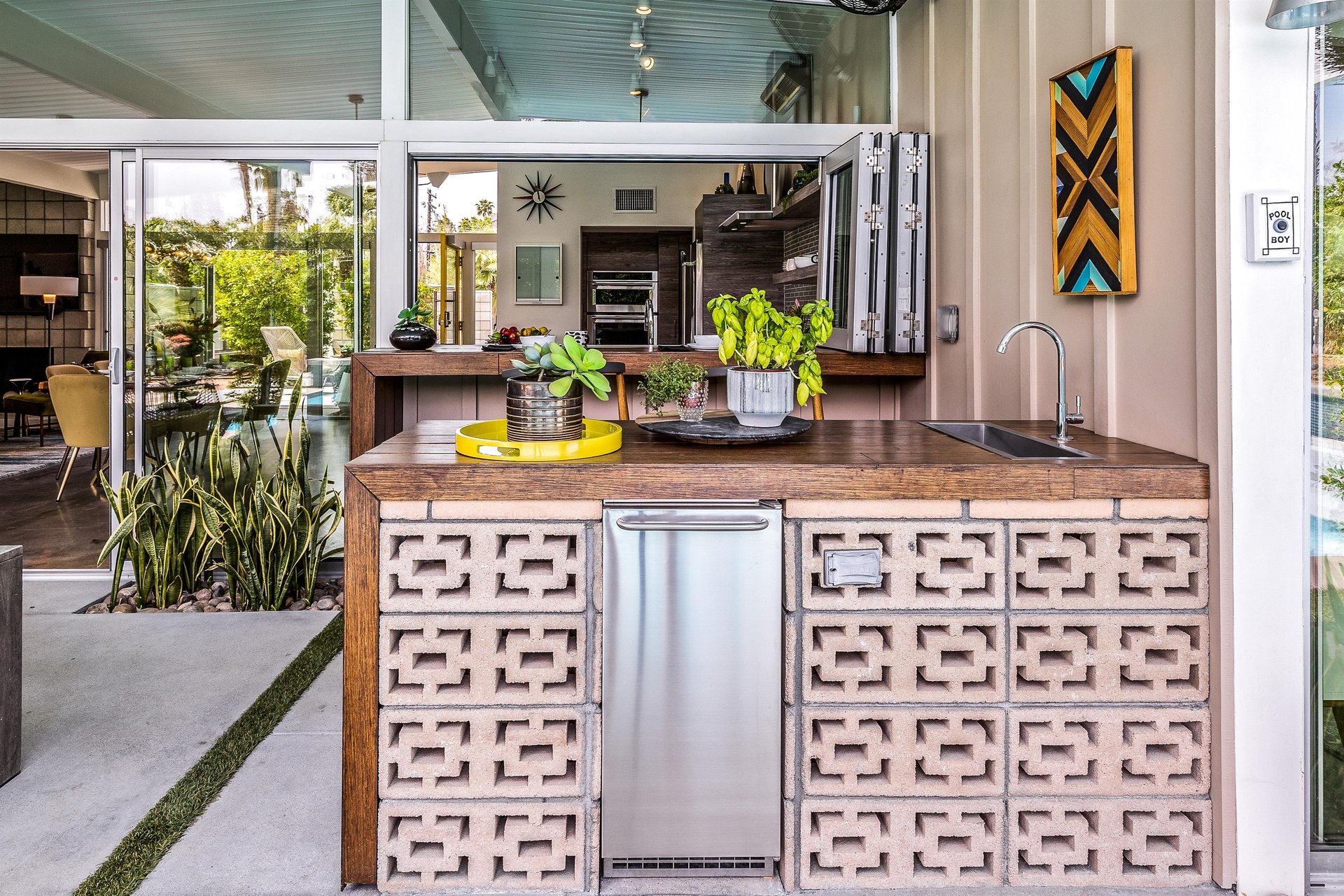Lovely wet bar