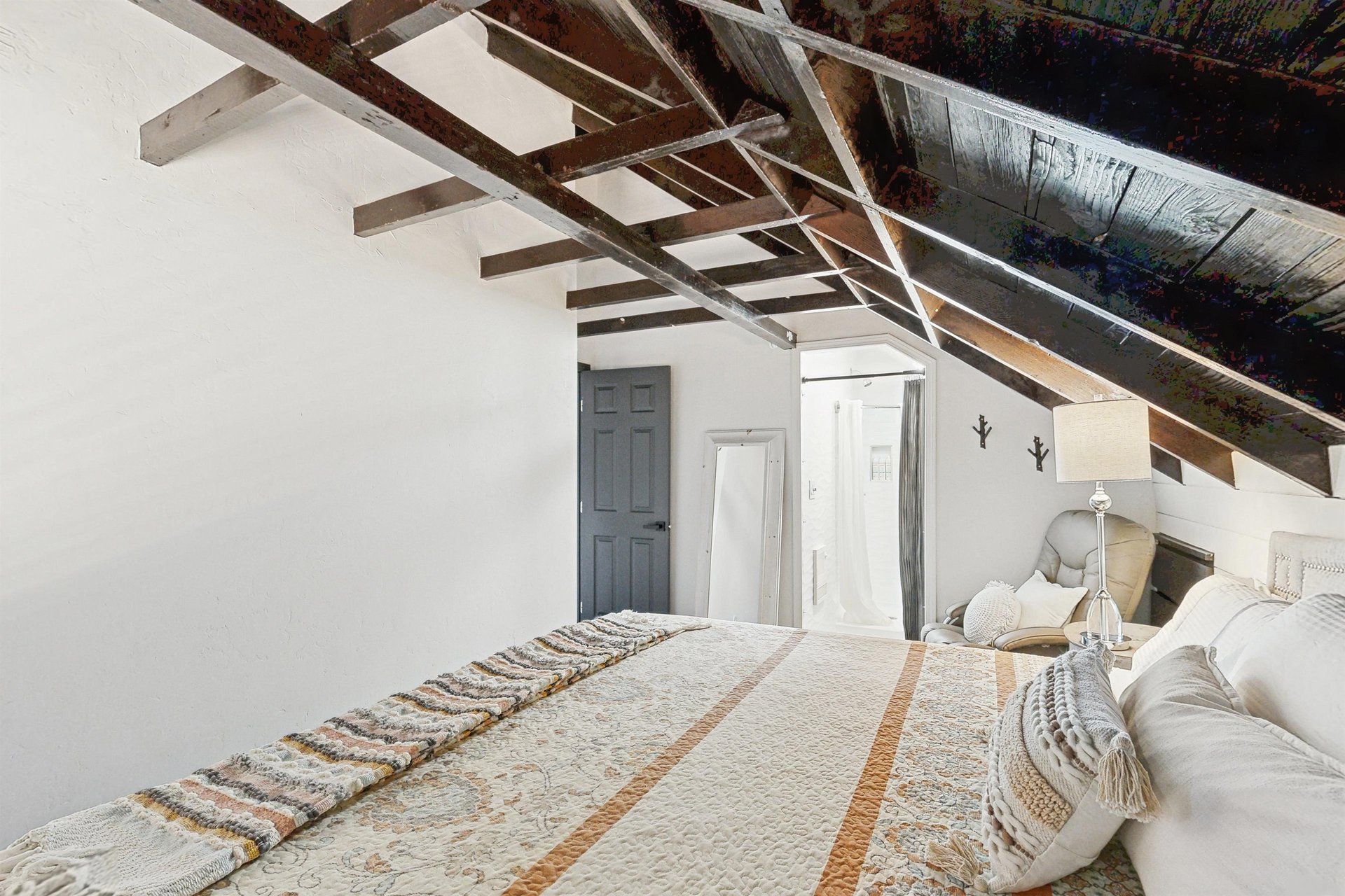 Features a king size bed.