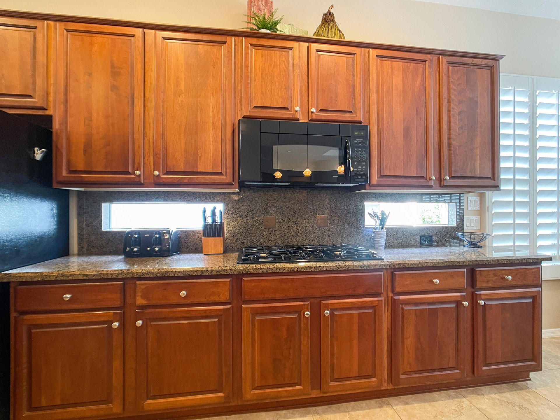 Kitchen amenities