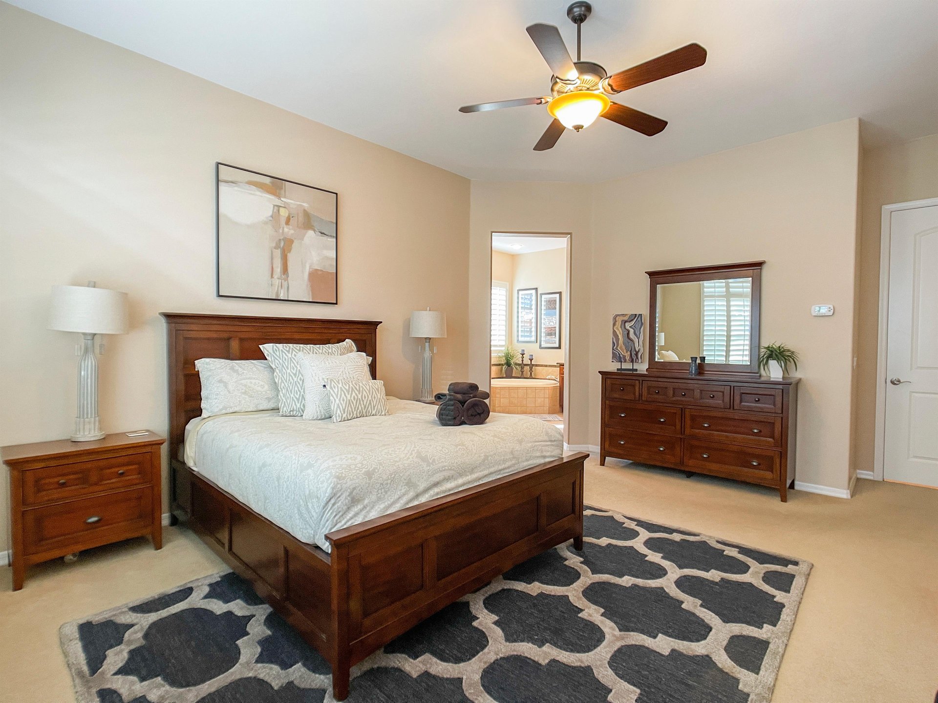 Main suite toward ensuite bath