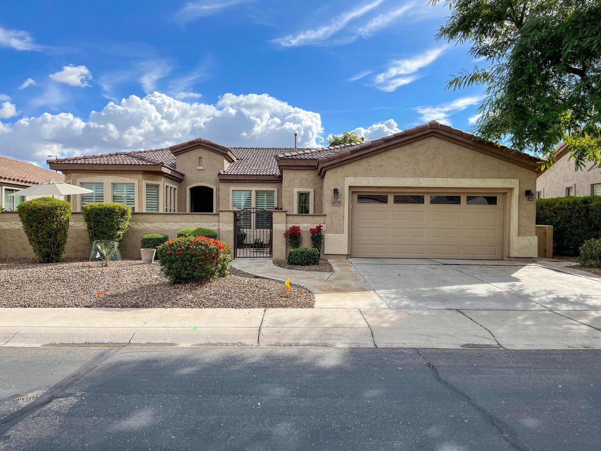 Welcome to your vacation home  3 bedrooms, 2 bathrooms in a 55 community, Trilogy