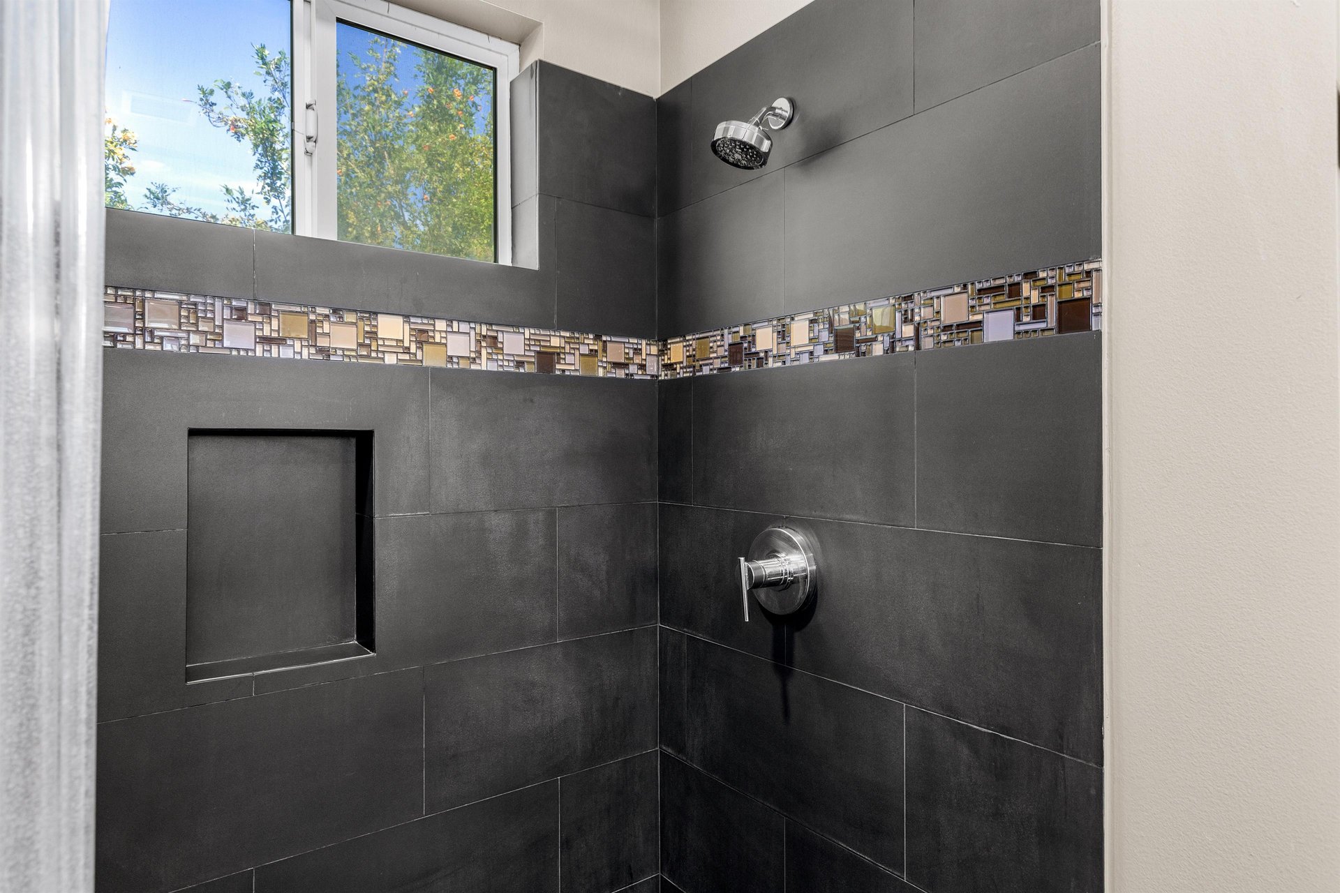 Guest shower