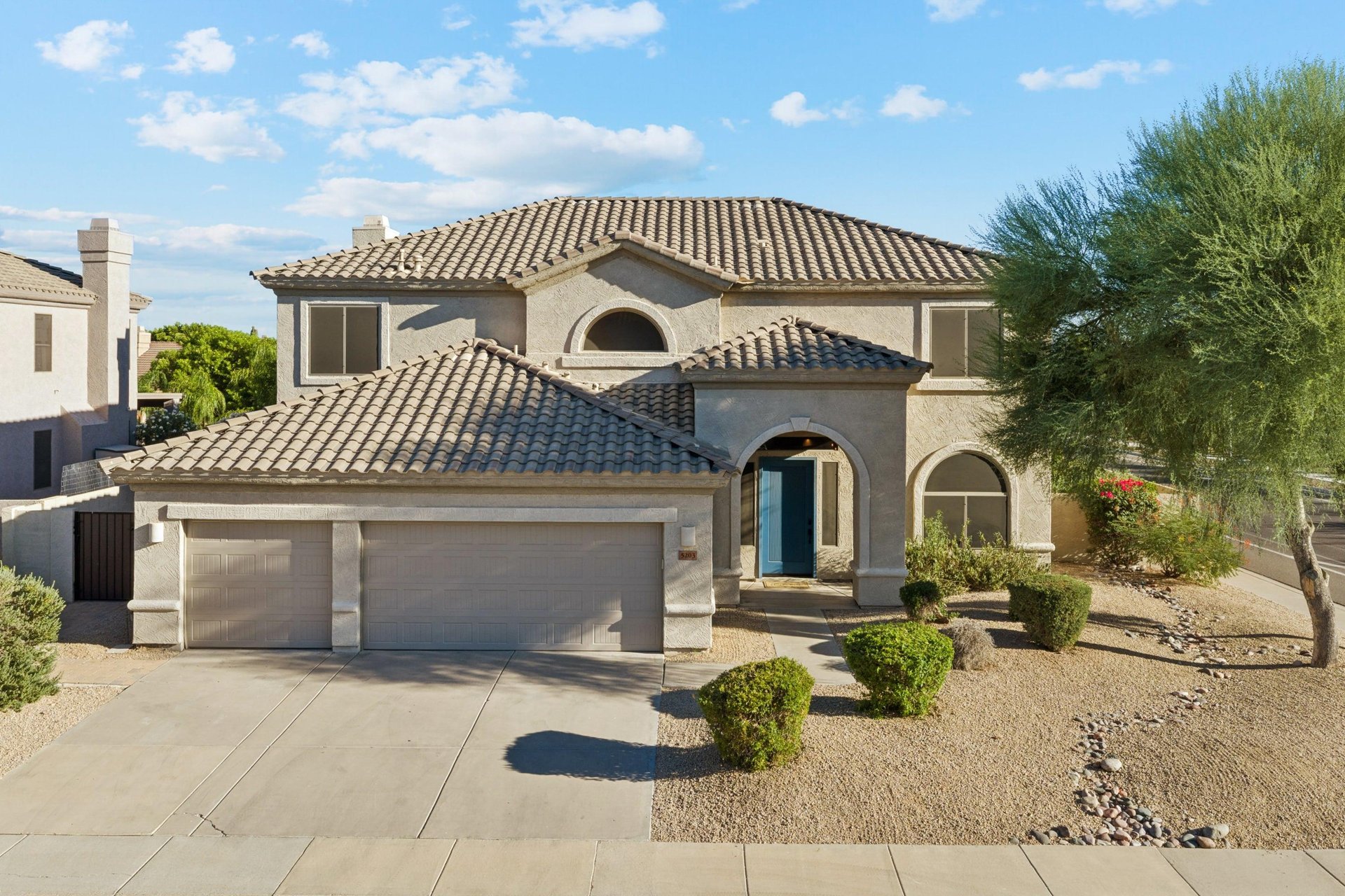 A Beautiful 6 bedroom, 3 bathroom home with a private pool, putting green, and games located in Scottsdale, AZ.