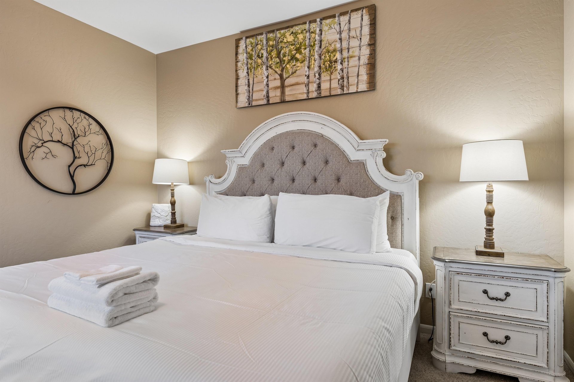 King size bed, flatscreen TV, and closet space.