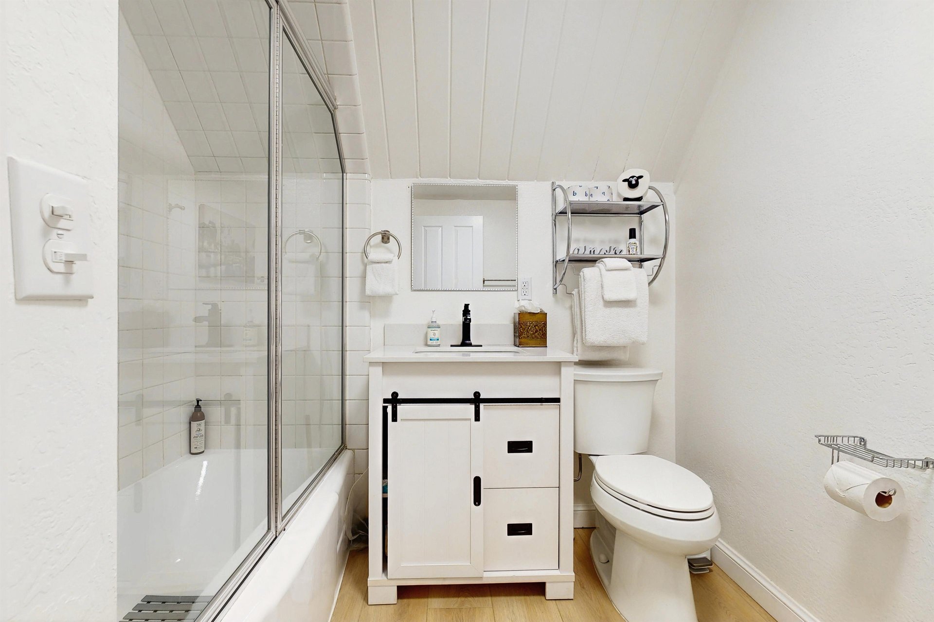 Located on the main level, full bathroom with showertub combination.